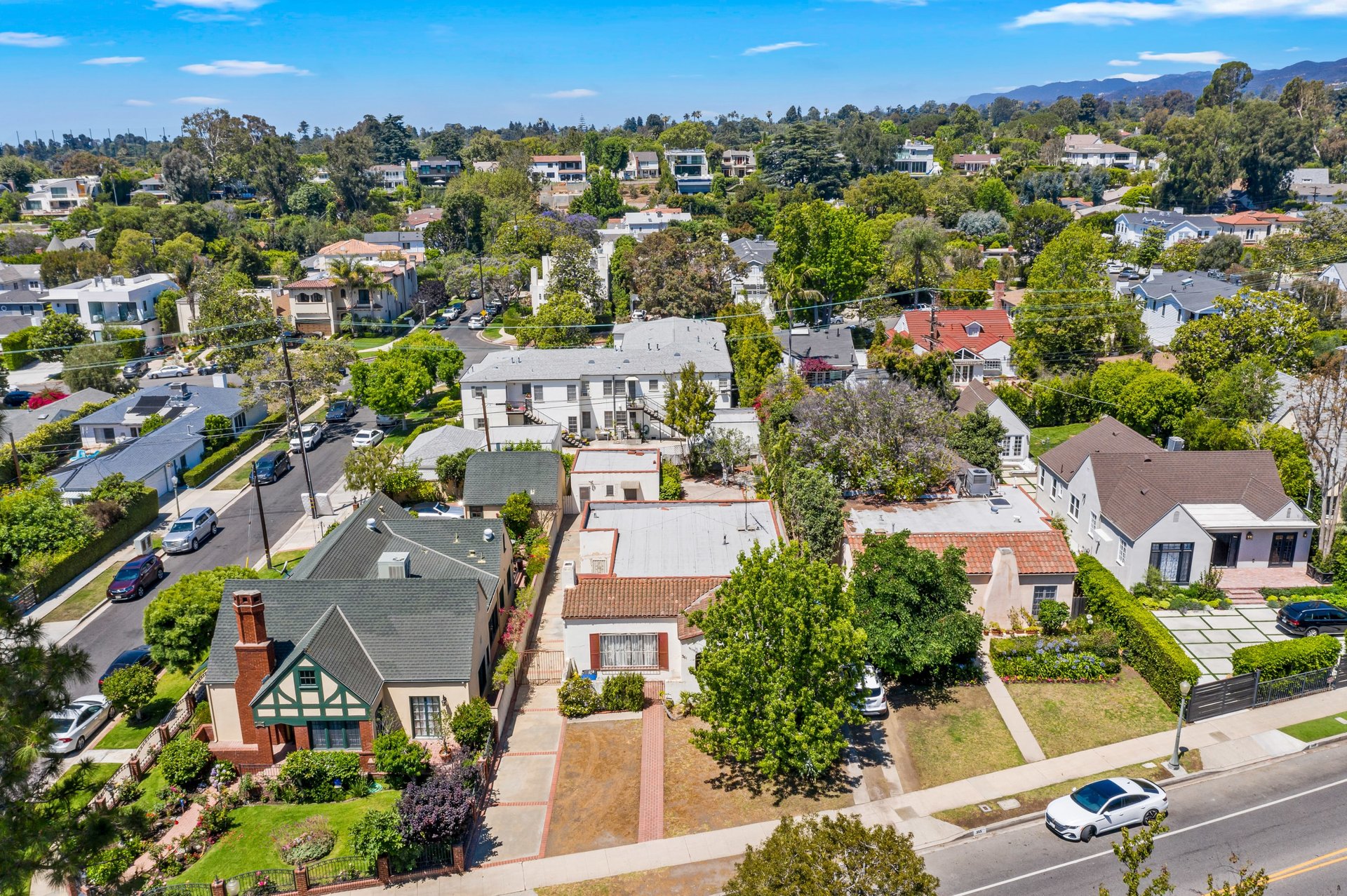 361 S Bundy Dr, Brentwood