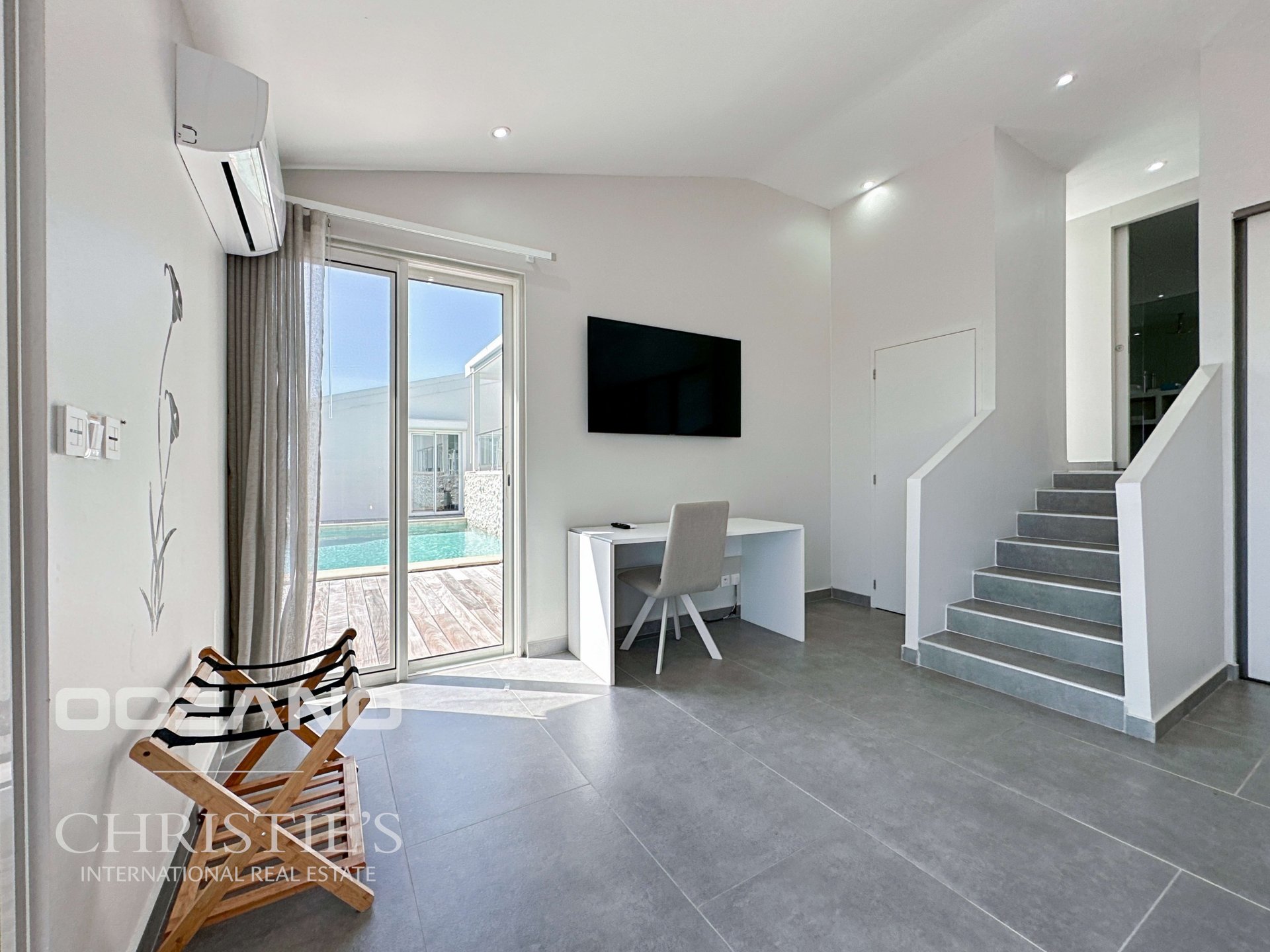 Ocean View Villa + 1 Apartments T3 - Orient Bay