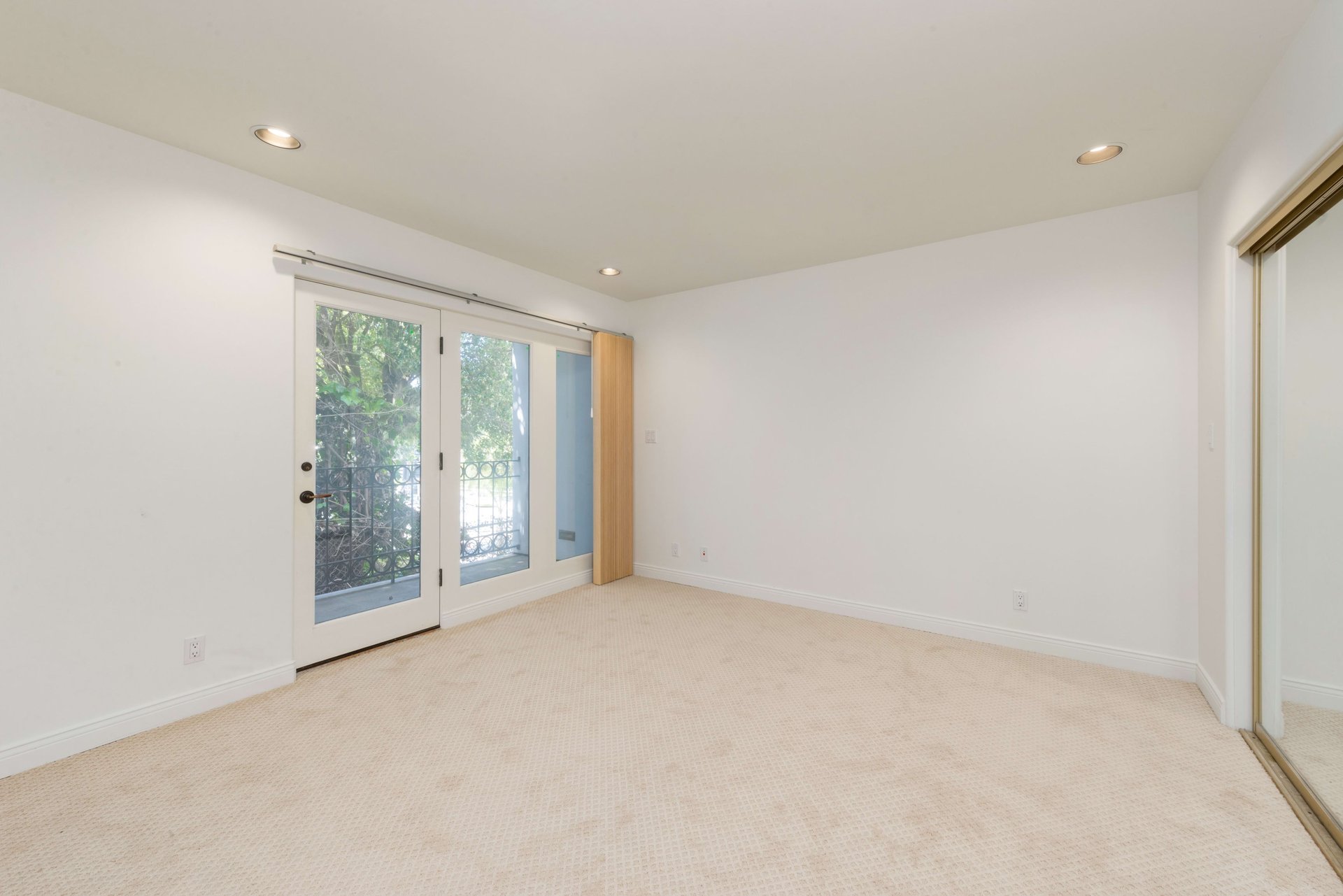 392 Entrada Dr
