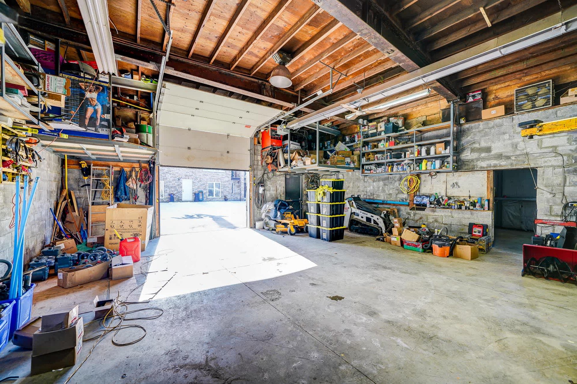 7364 Dickenson Rd E