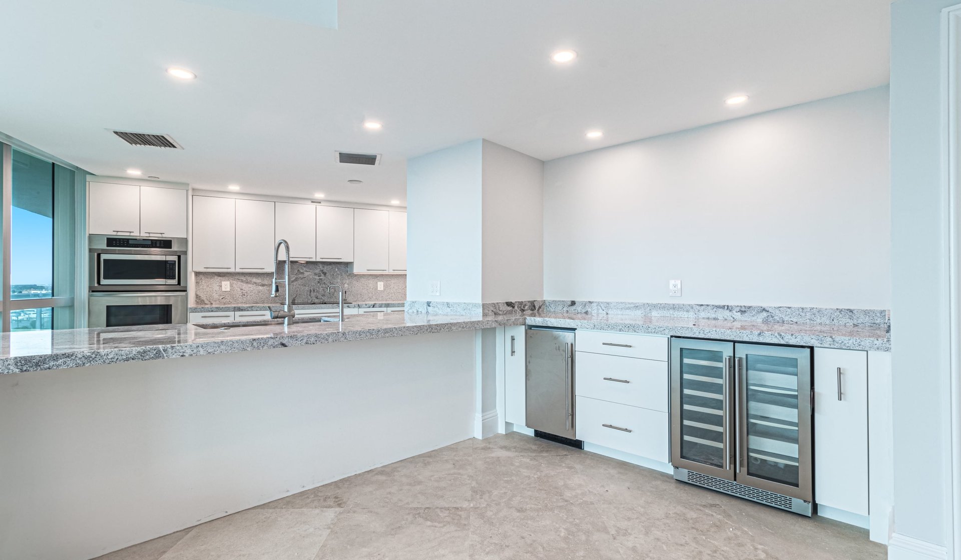 1200 Holiday Dr Unit: 705