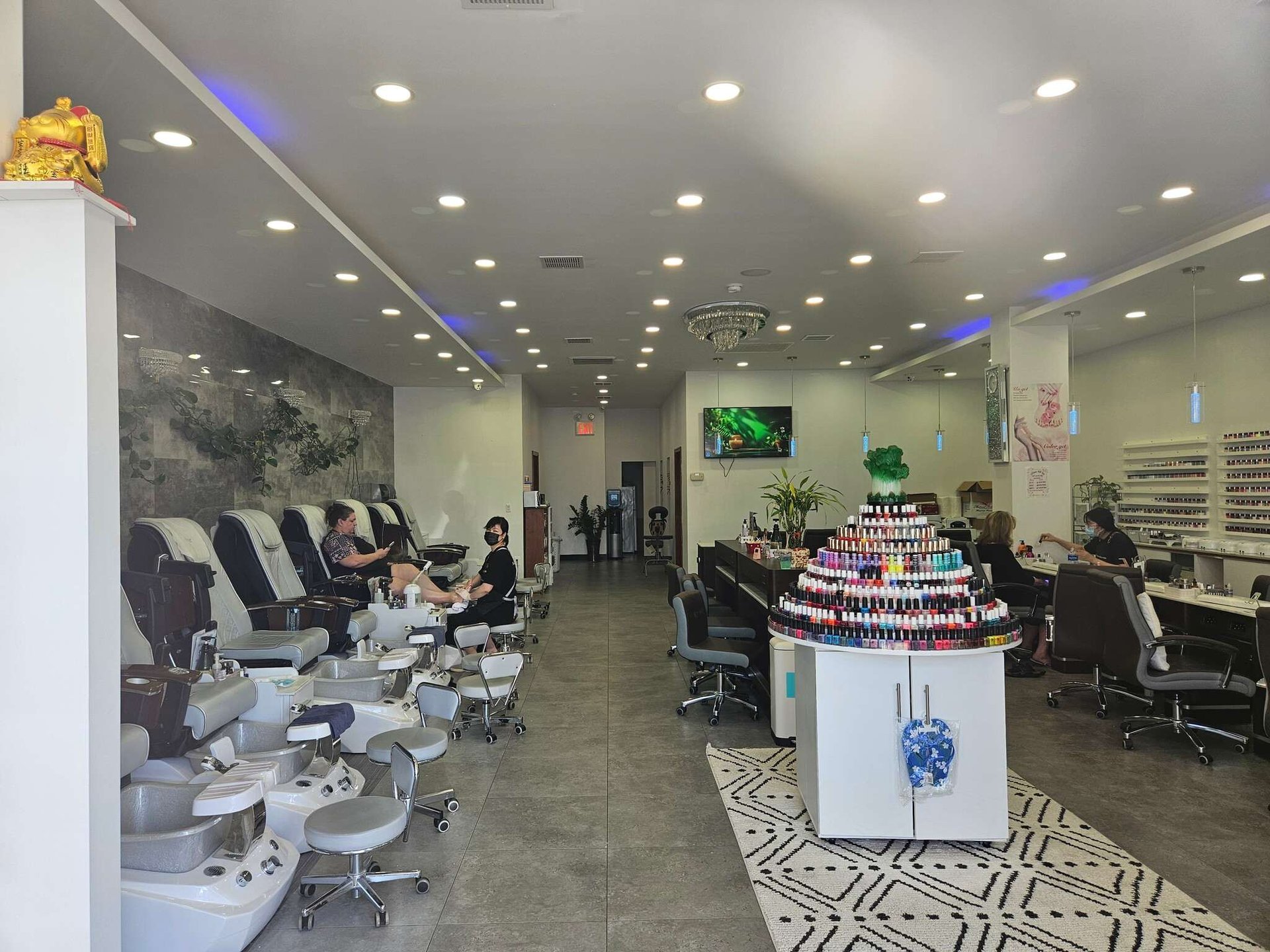 SHOPPING CENTER - INVESTMENT PROPERTY