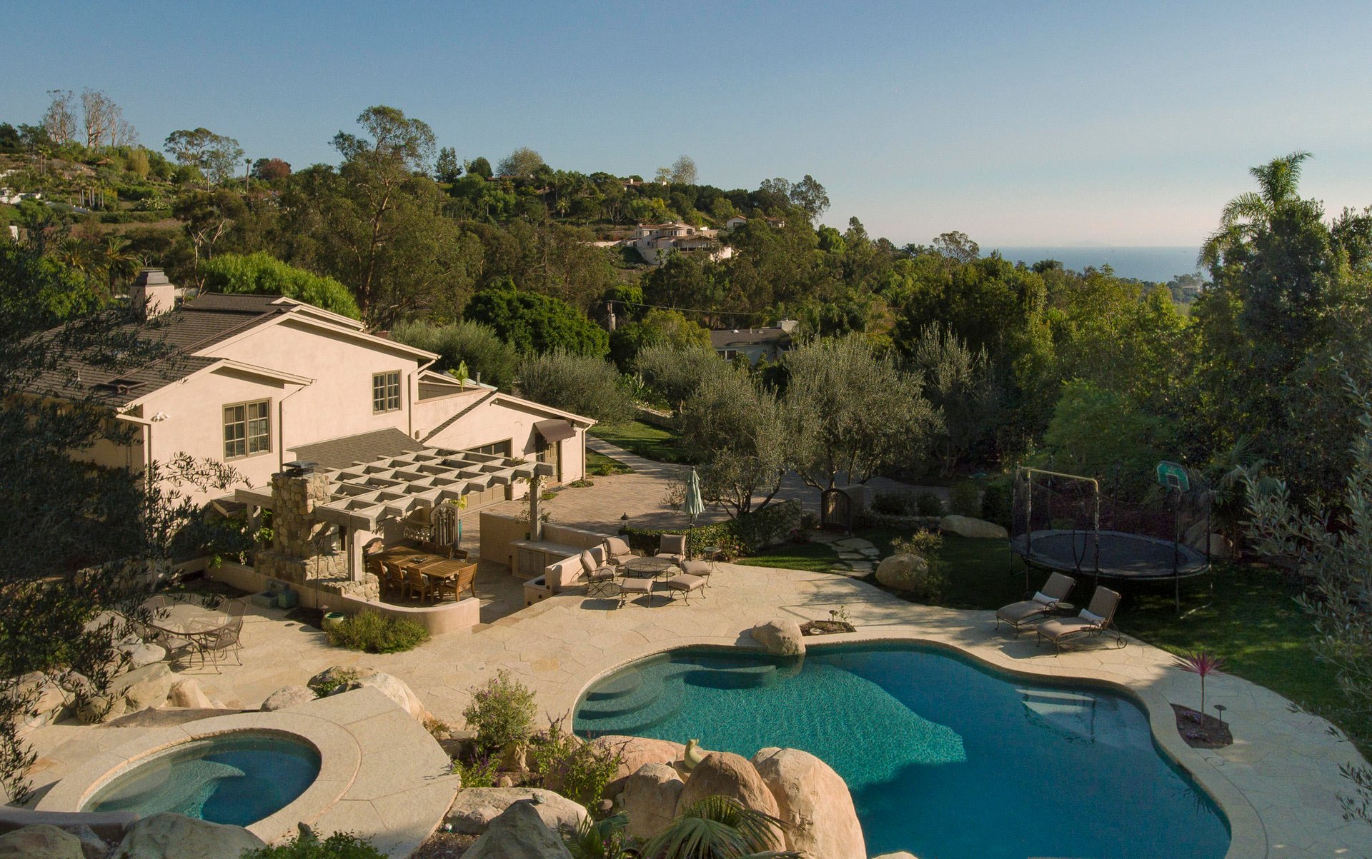 425 Nicholas Ln