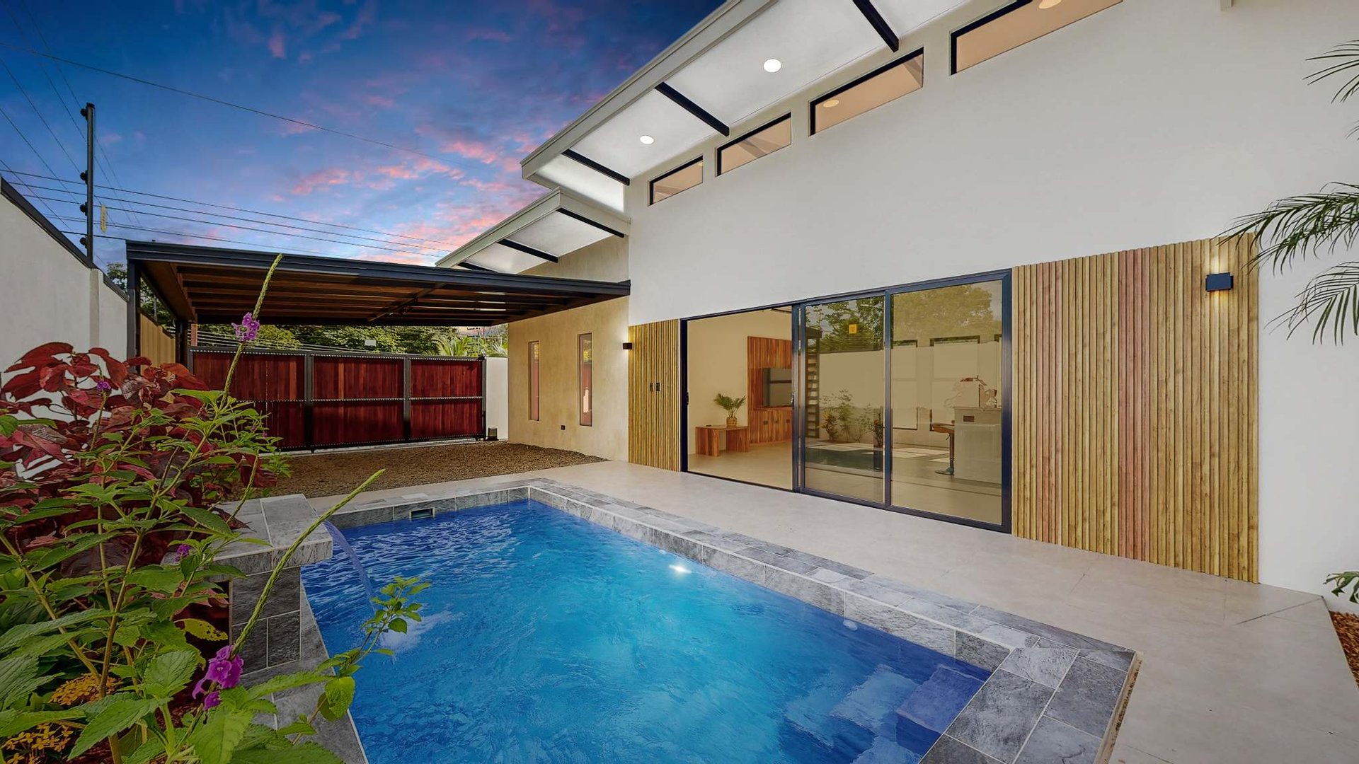 Brand New 3 bed, 2 Bath Home with creek and Jungle views.
