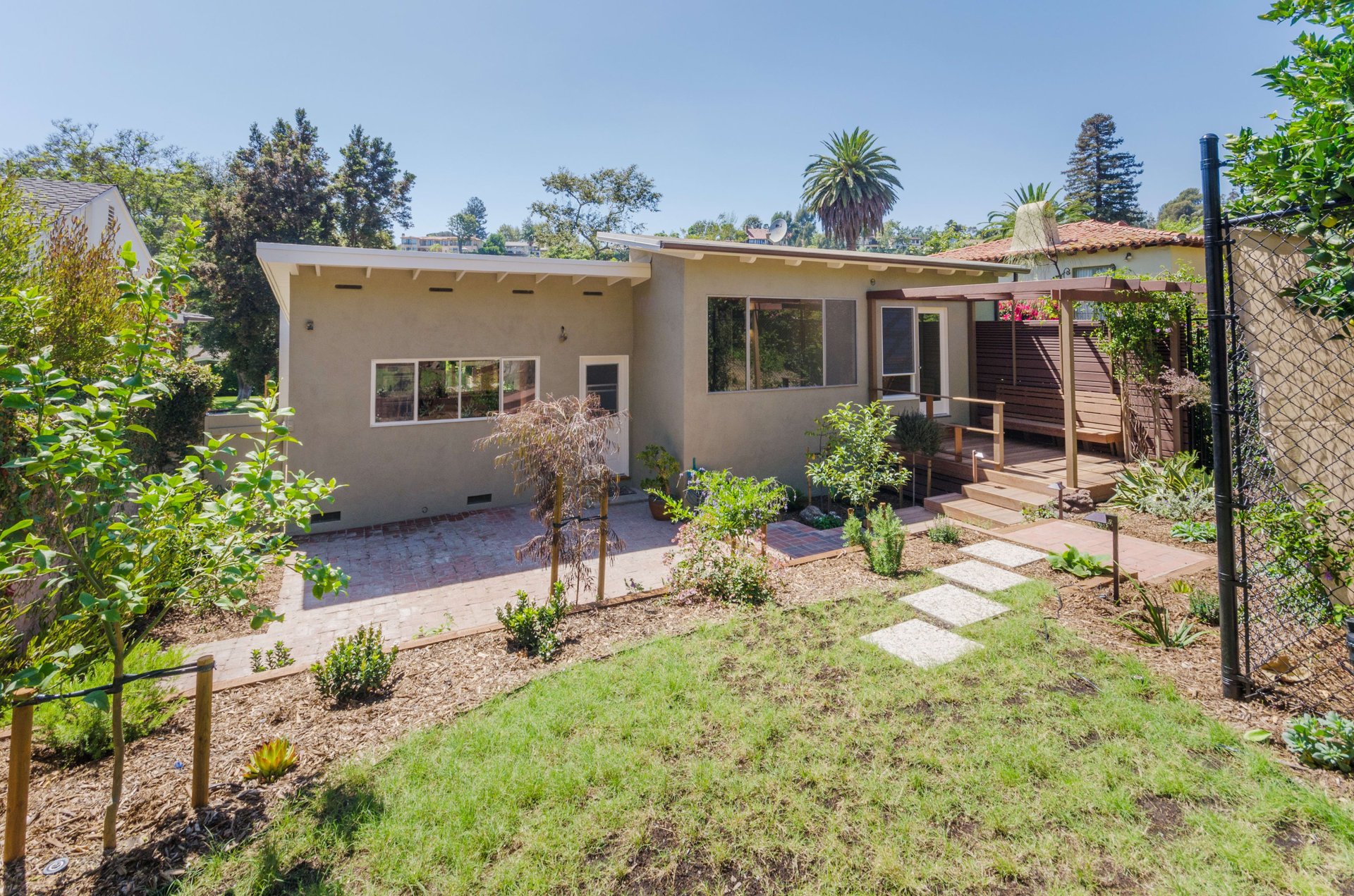 694 San Lorenzo St.