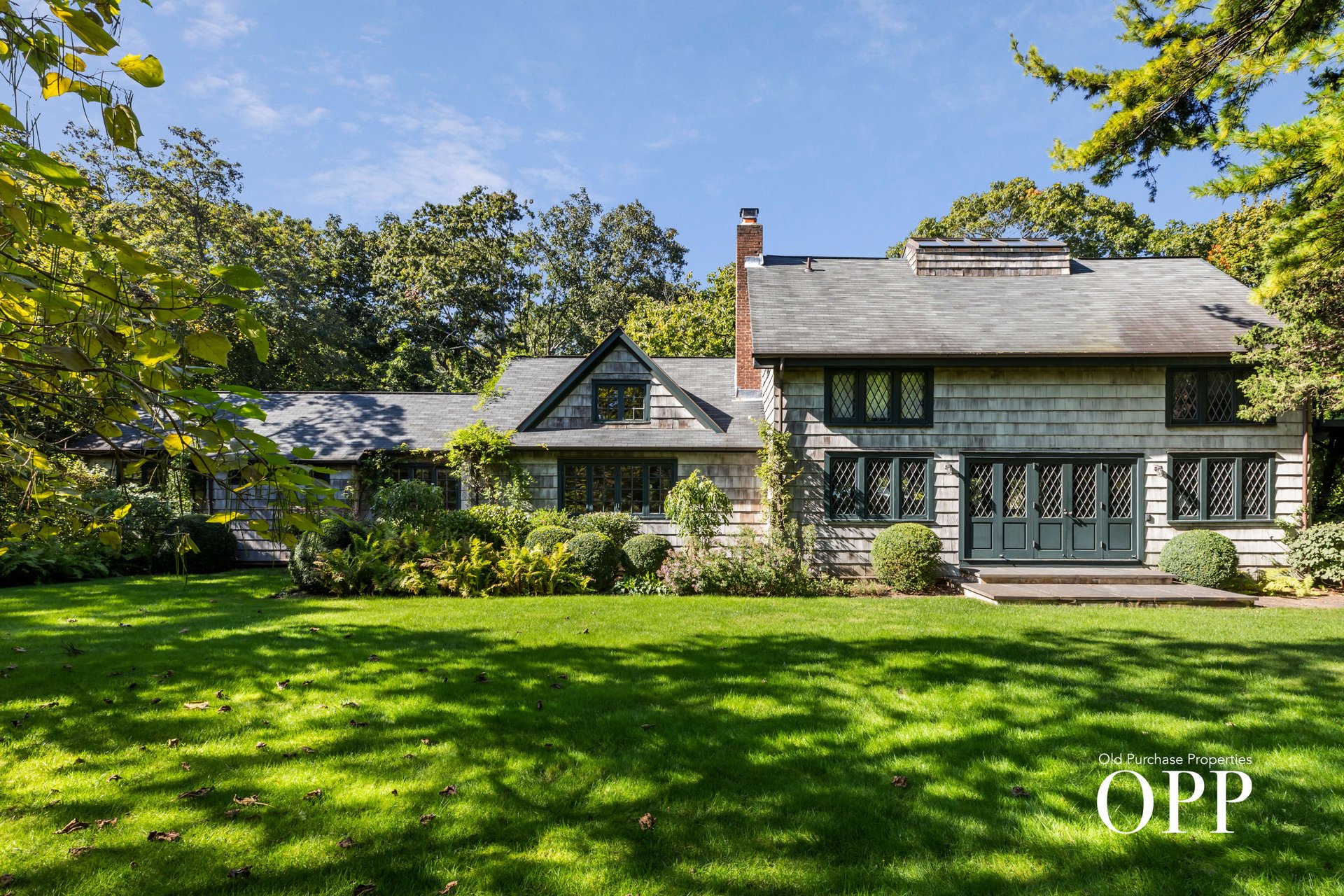 AN EXQUISITE CARRIAGE HOUSE