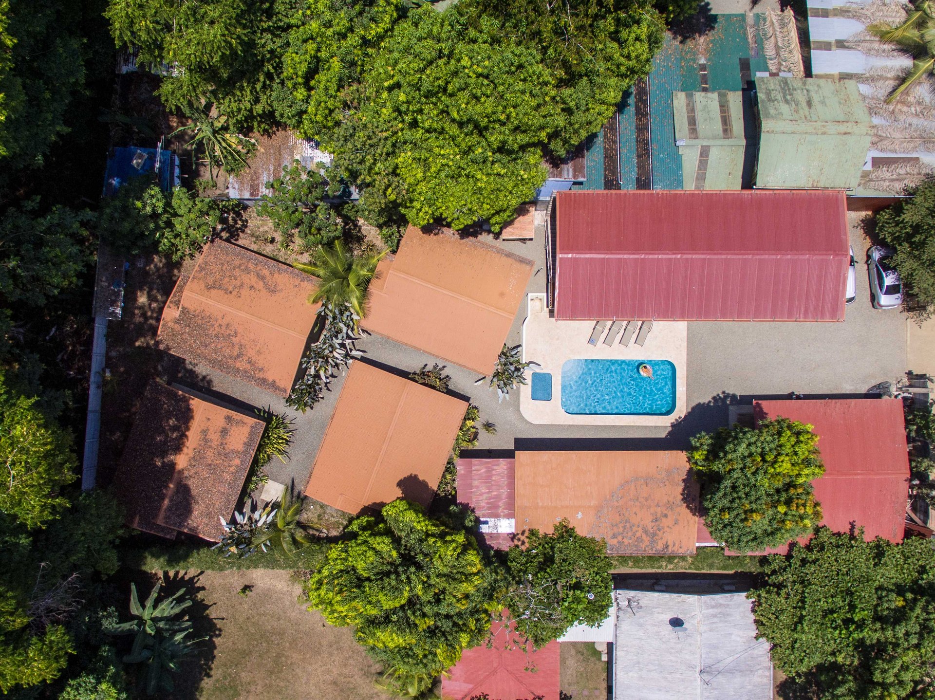 A highly-rated and high-occupancy resort with a hotel, cabins, on-site restaurant and a pool an easy 5-minute walk from PLAYA UVITA and Marino Ballena National Park!