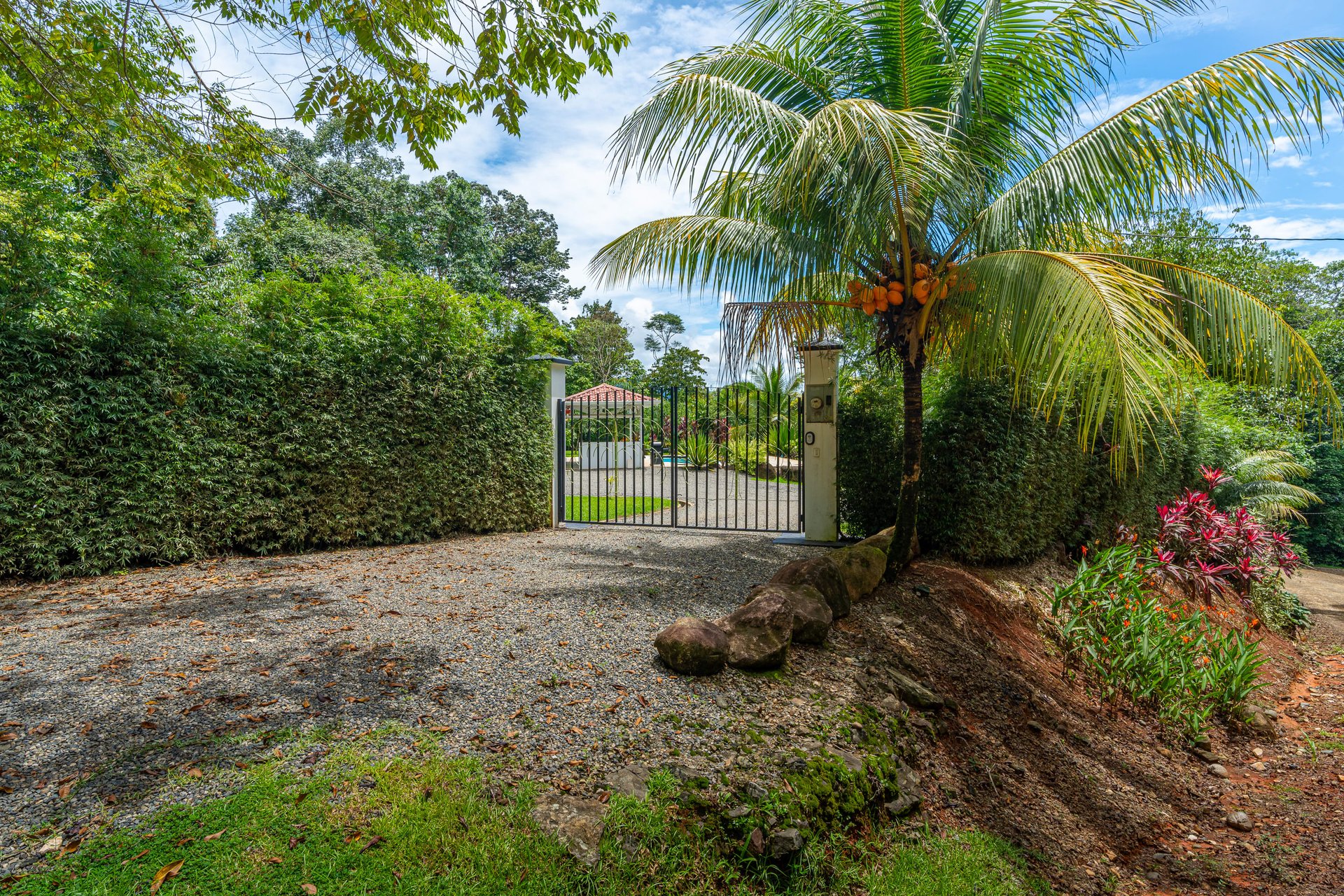 Excellent 3BR in Popular Neighborhood, Quiet, Private, Strong Rental Income
