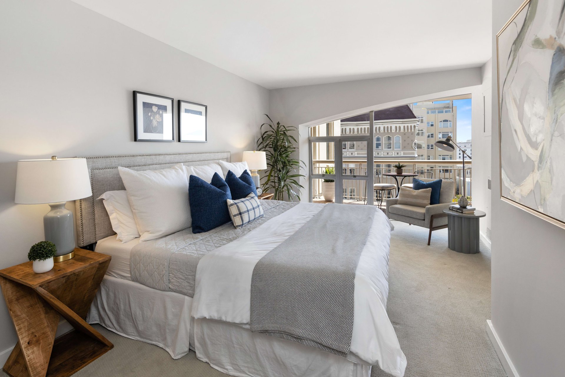Just-Renovated Pacific Heights Condo With Southern Views