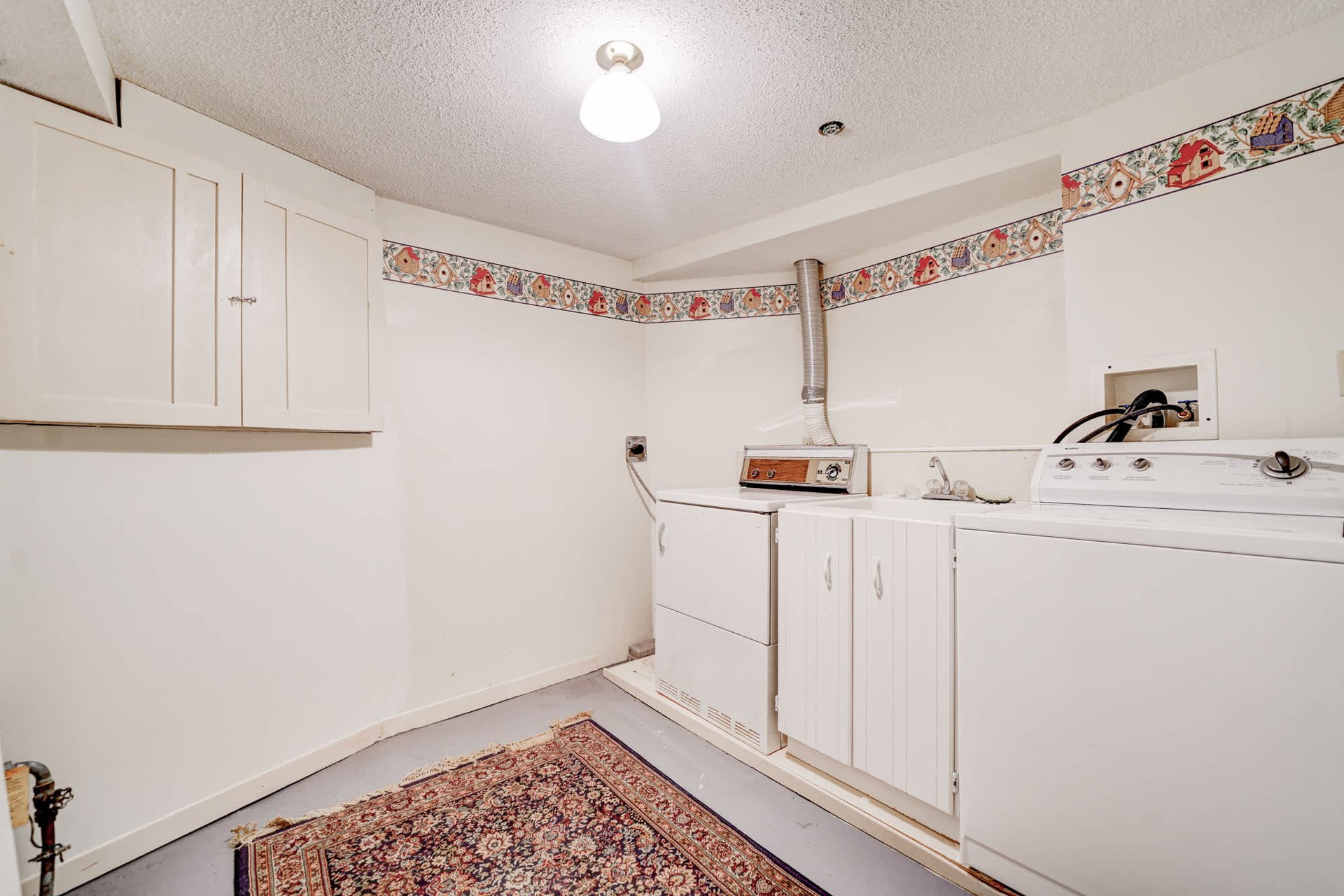 1087 Runnymead Cres