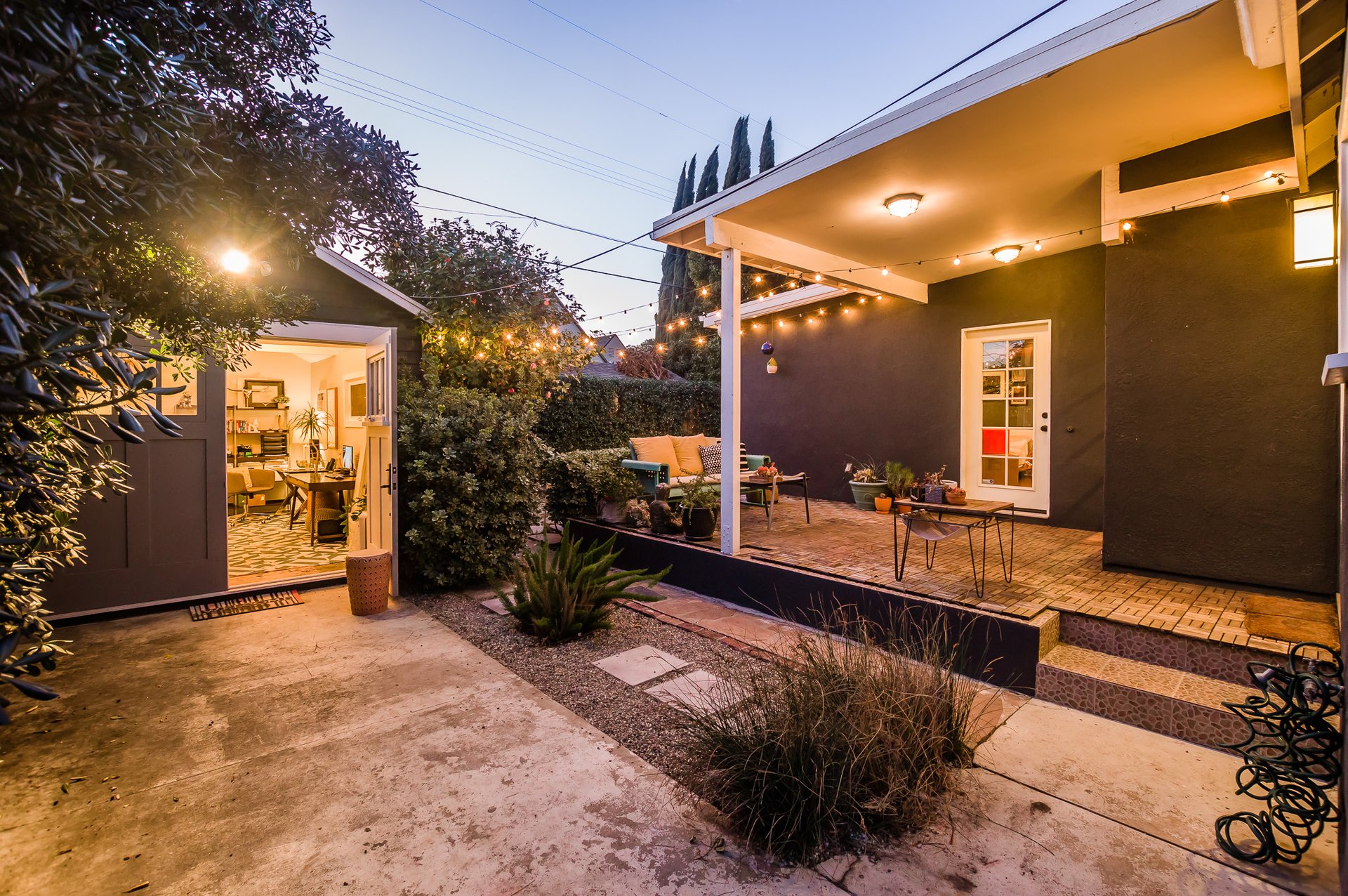 BEAUTIFUL & BRIGHT circa-1920's Craftsman "Cal-Bungalow" Home in Larchmont Village.
