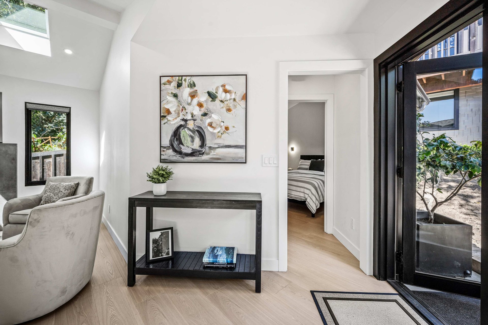 Grey Goose - Charming Downtown Carmel Cottage