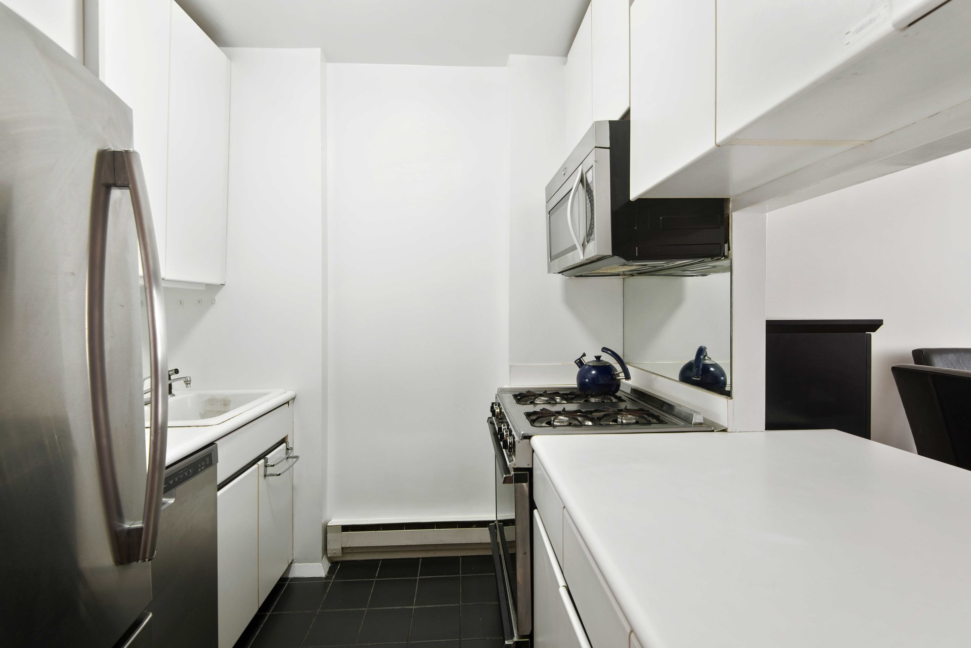 Bright & Spacious Upper West Side Charmer