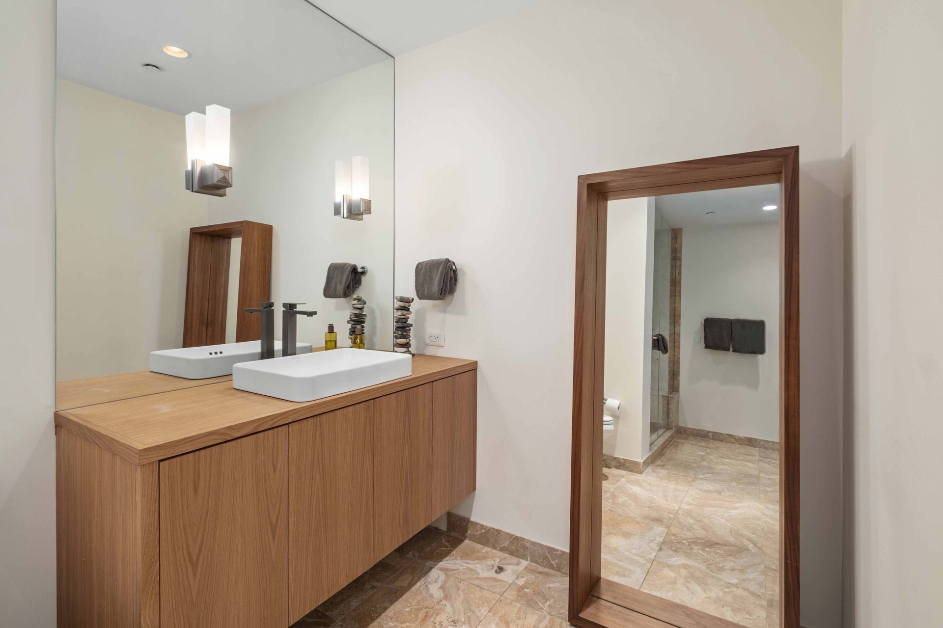 200 Congress Ave #18AE
