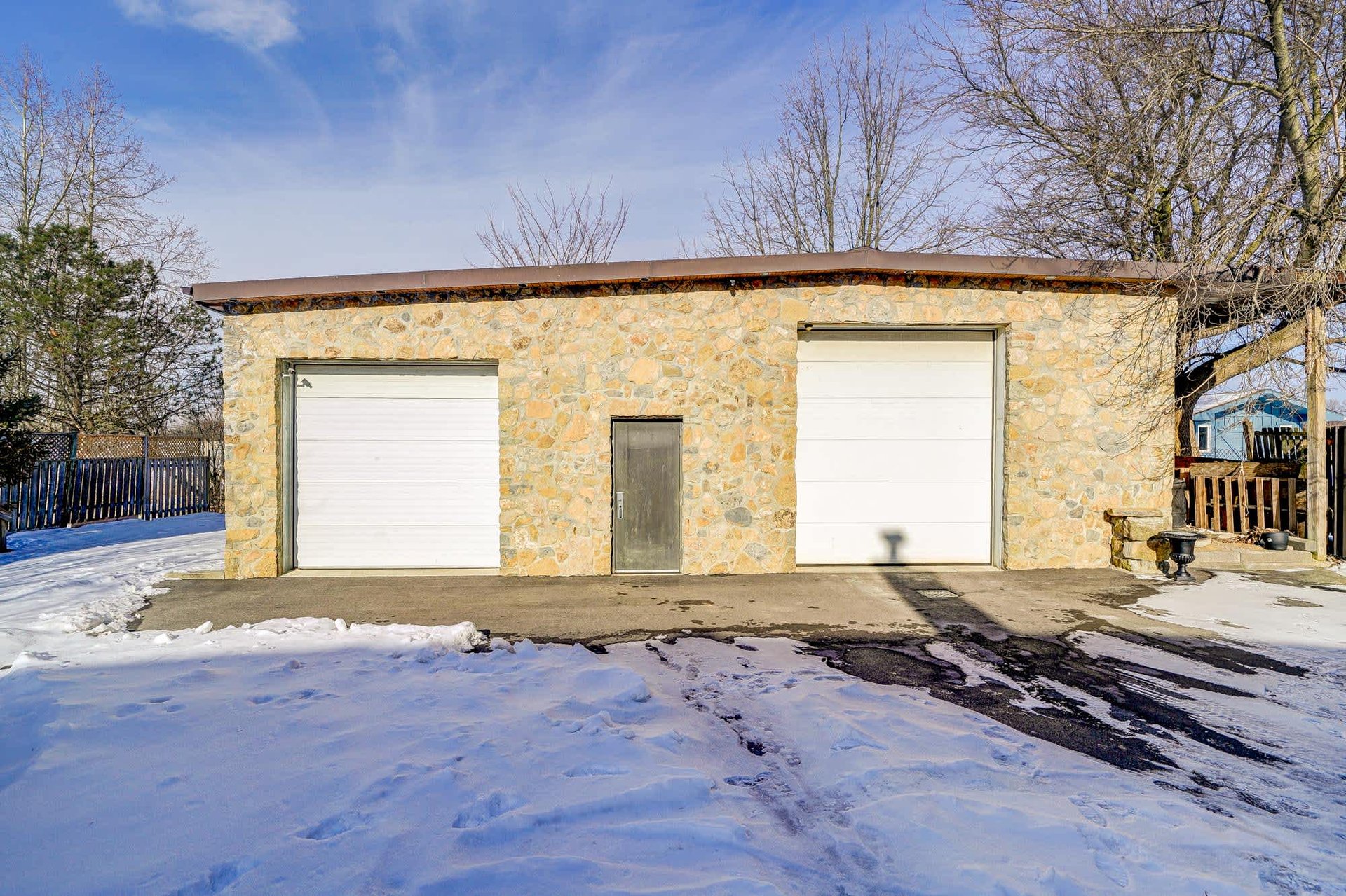 7364 Dickenson Rd E