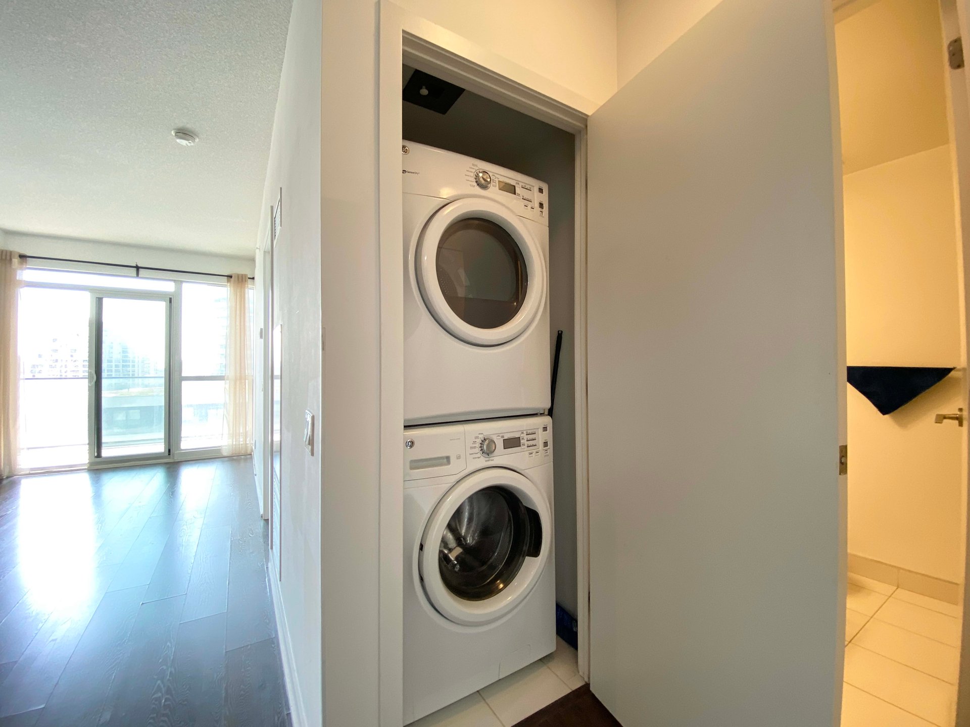 2200 Lake Shore Blvd W Unit: 903