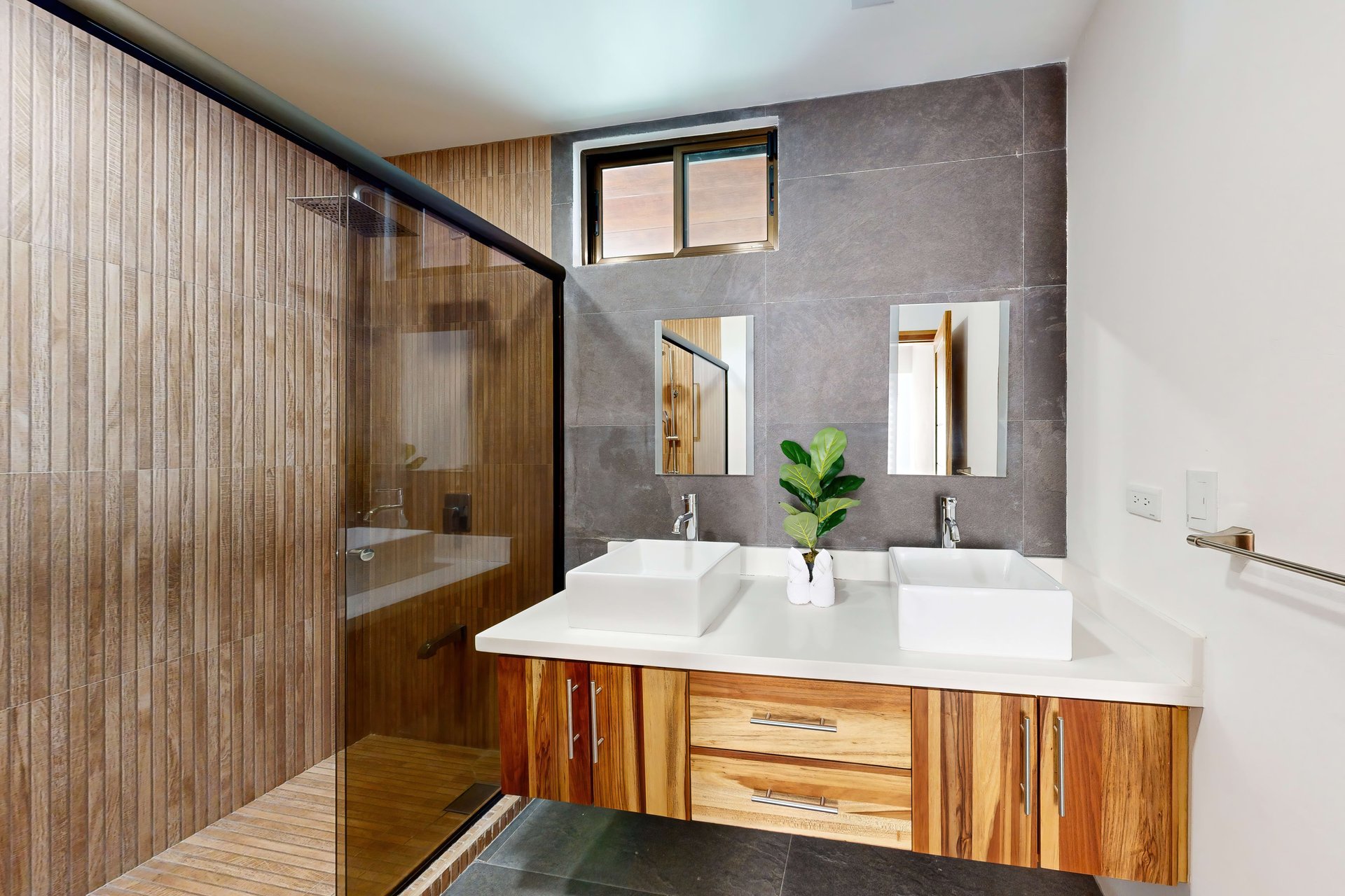 Modern Construction 3 Beds, 2,5 Baths Home.  Best Deal in Uvita! 