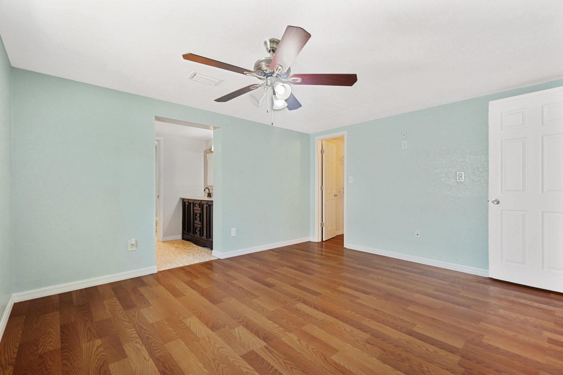 3207 ACACIA  STREET