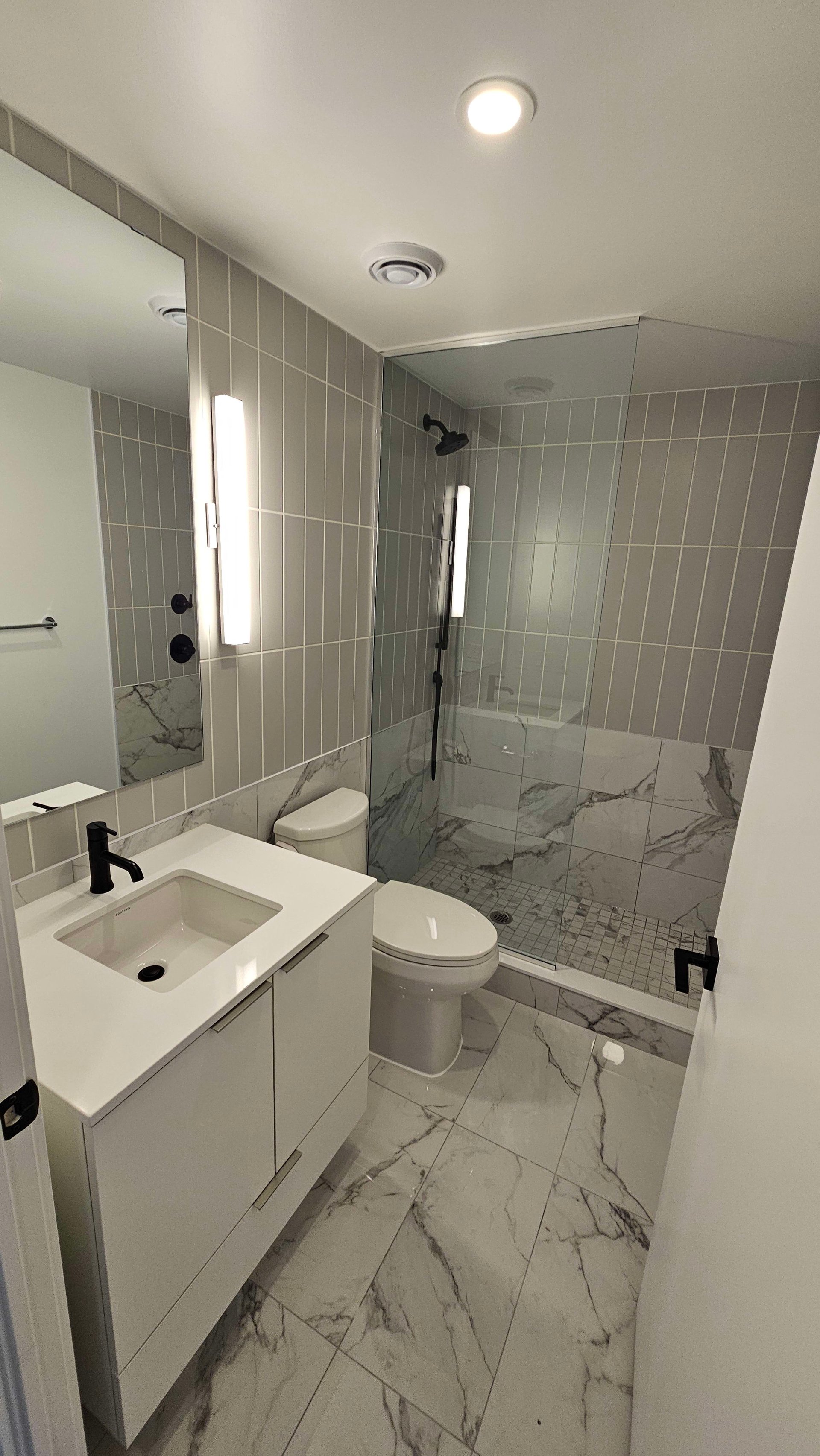 327 King St W, Unit 701