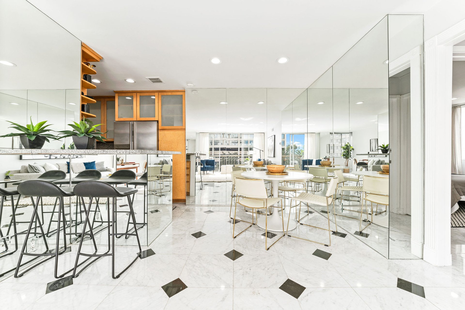 Wilshire Selby East #602, Wilshire Corridor