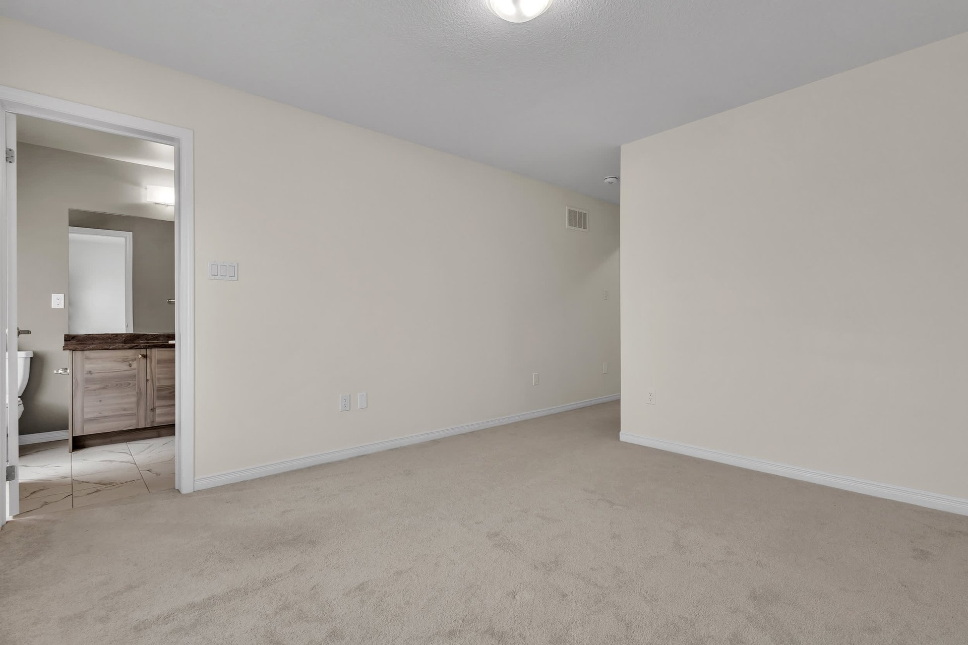 18 Bee Cres