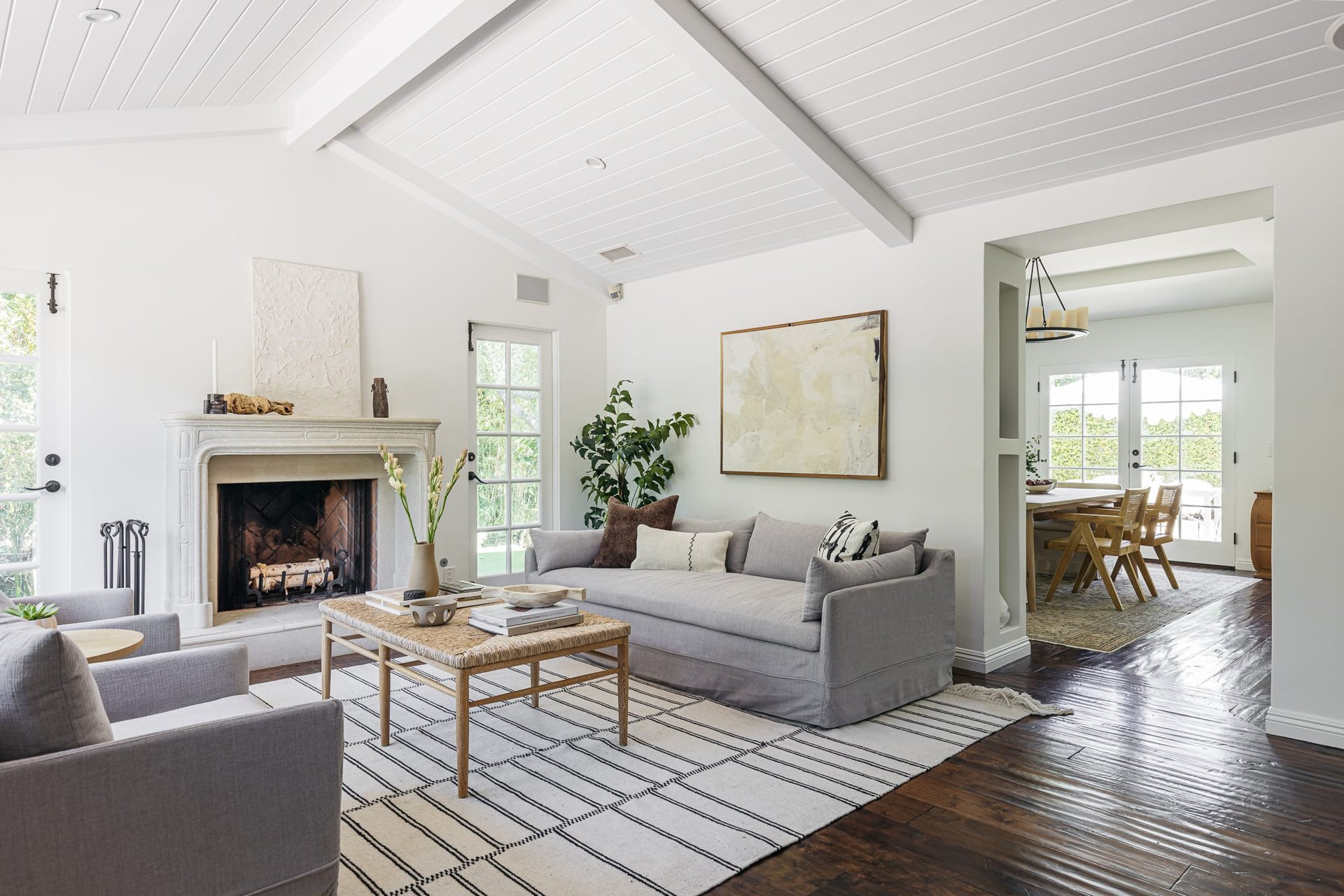 A Lovely Single Level Traditional in Hollywood Hills