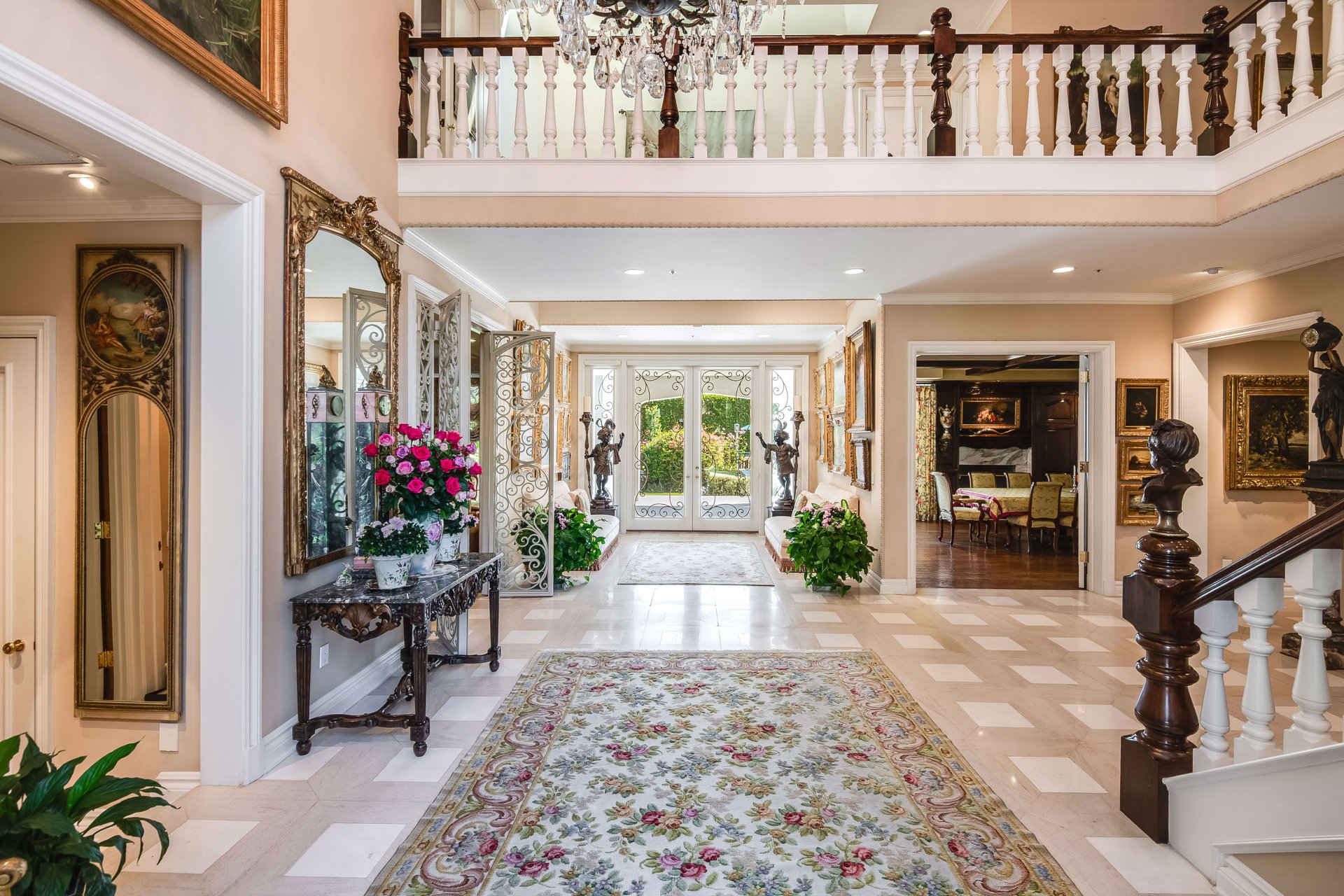 702 N Sierra Dr, beverly hills