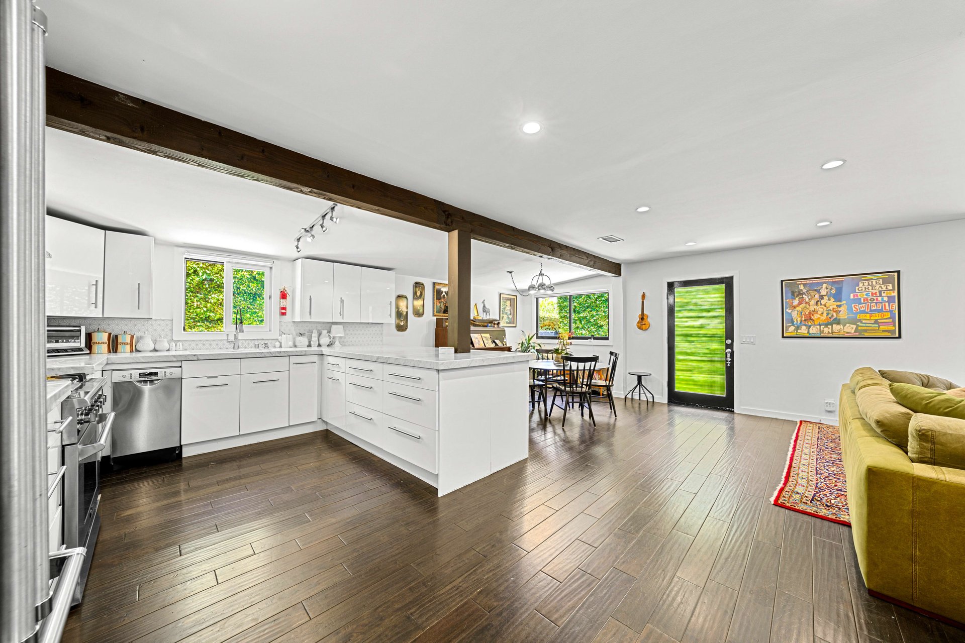 2802 Angus St, Silverlake