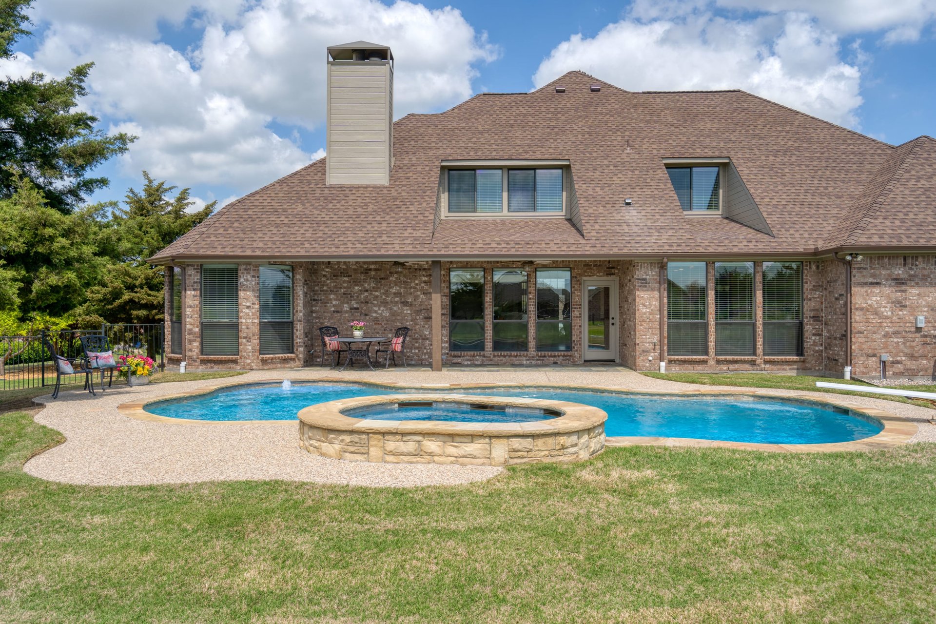 2923 Forest Drive