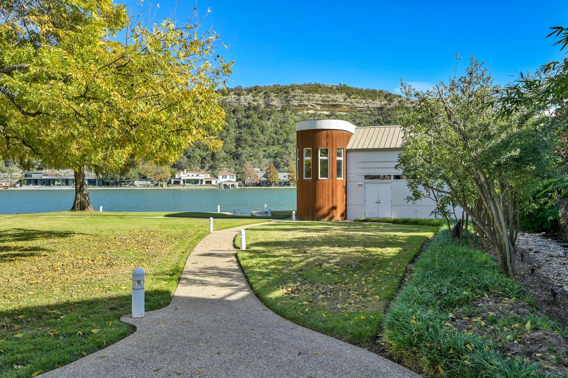 3511 Westlake Drive