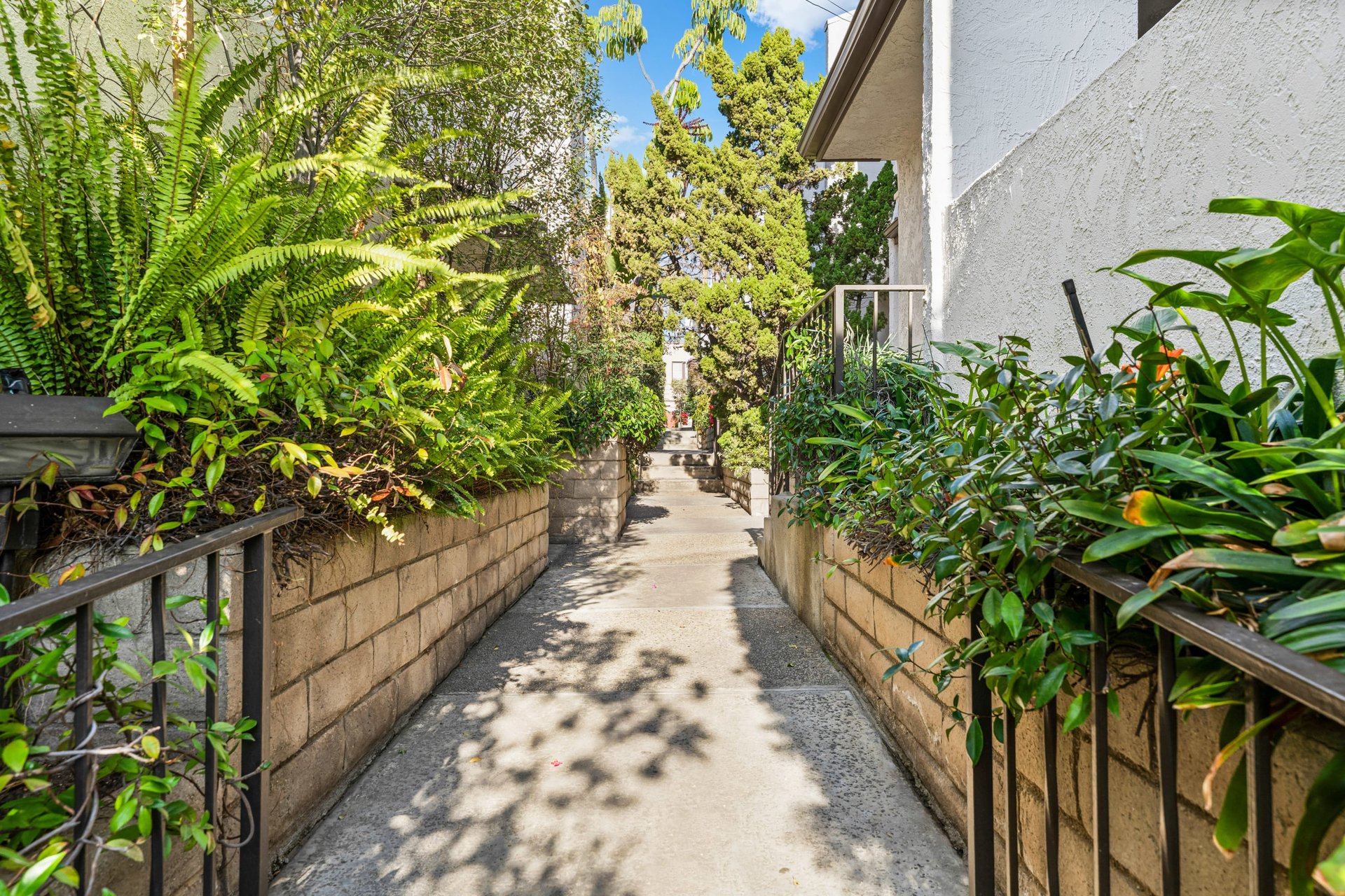 1115 19th St #8, North of Wilshire