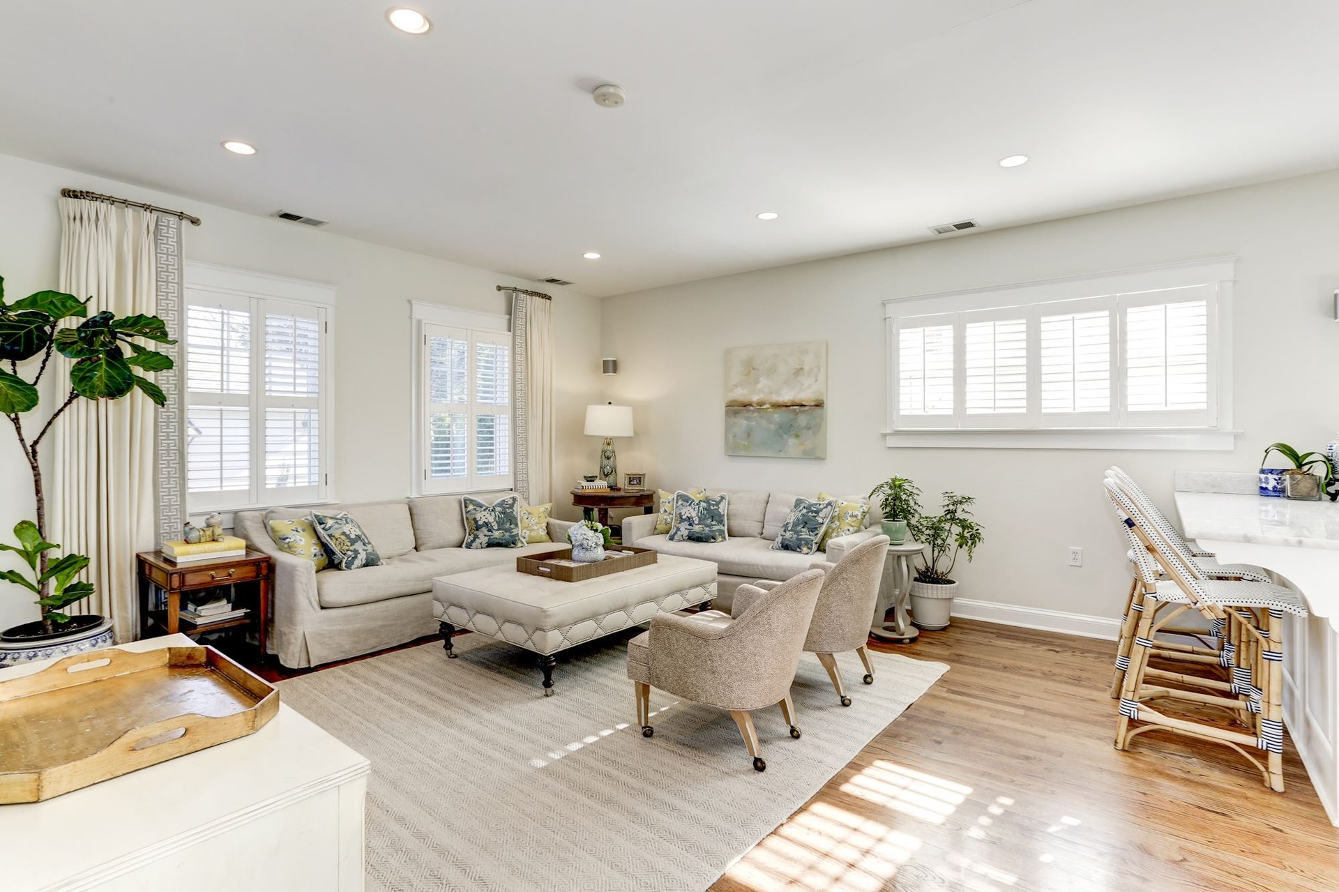 2435 Davis Ave