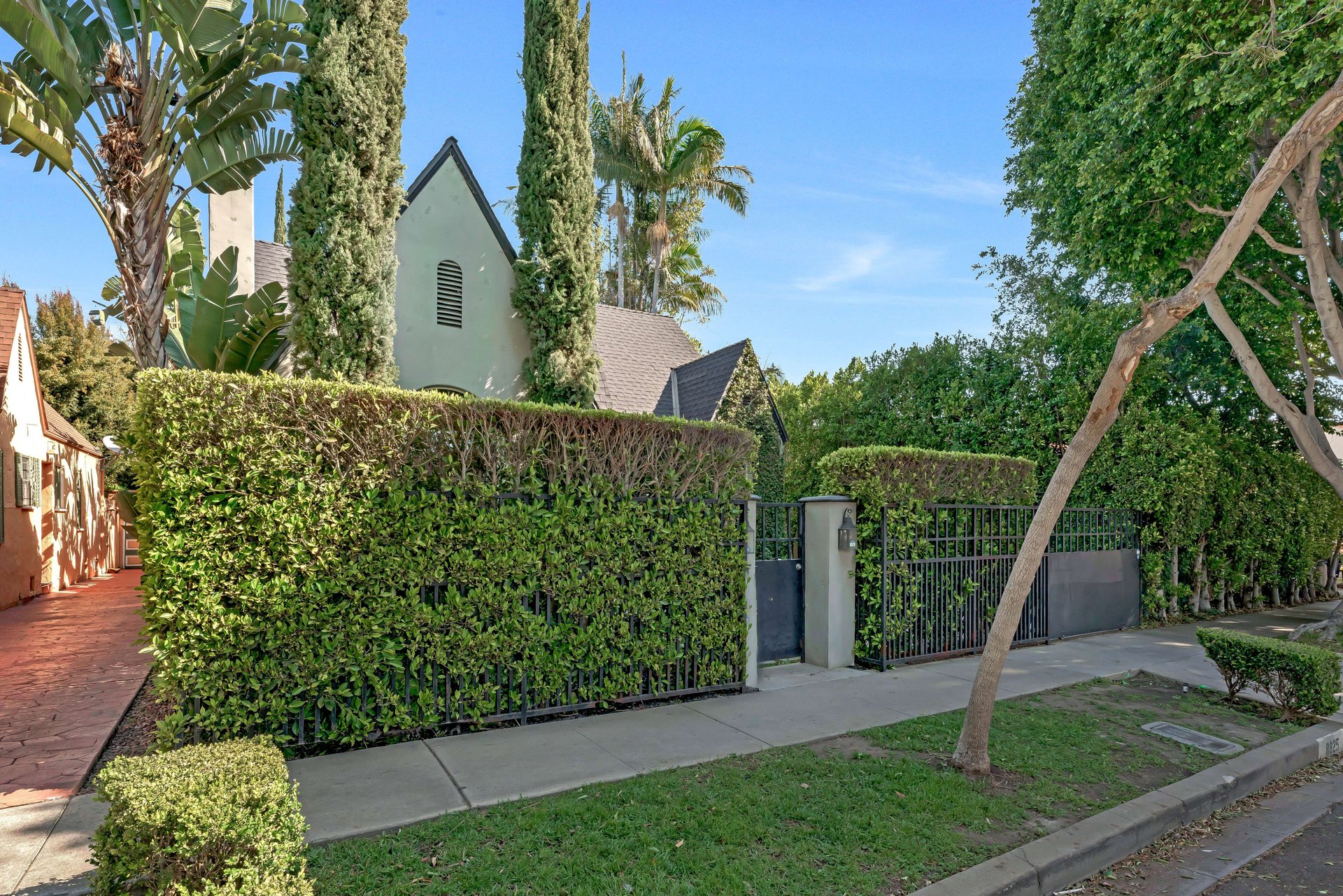 8825 Ashcroft Ave, West Hollywood
