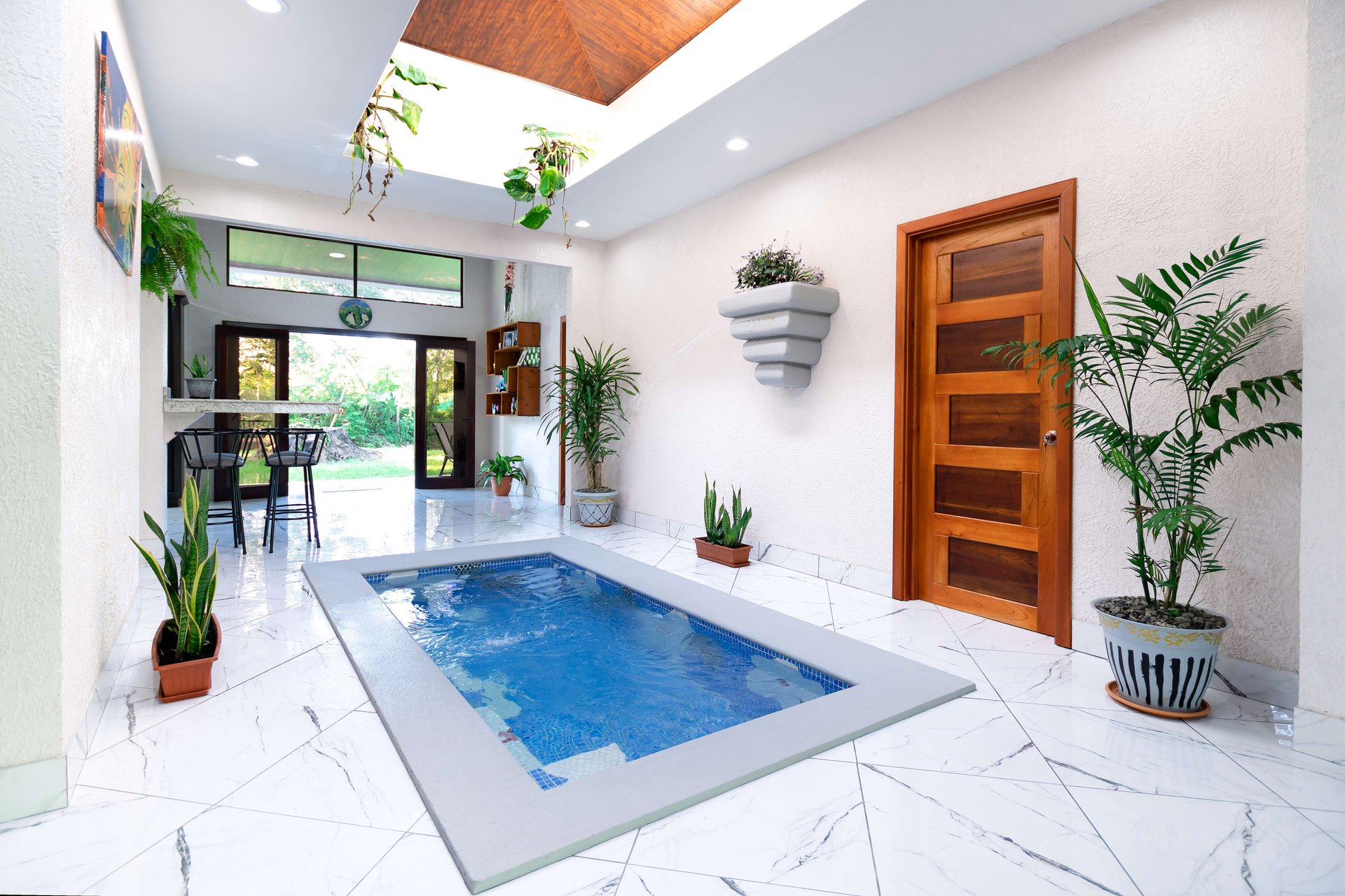 BRAND NEW 3-bedroom home, 5 minutes to Dominical Beach.