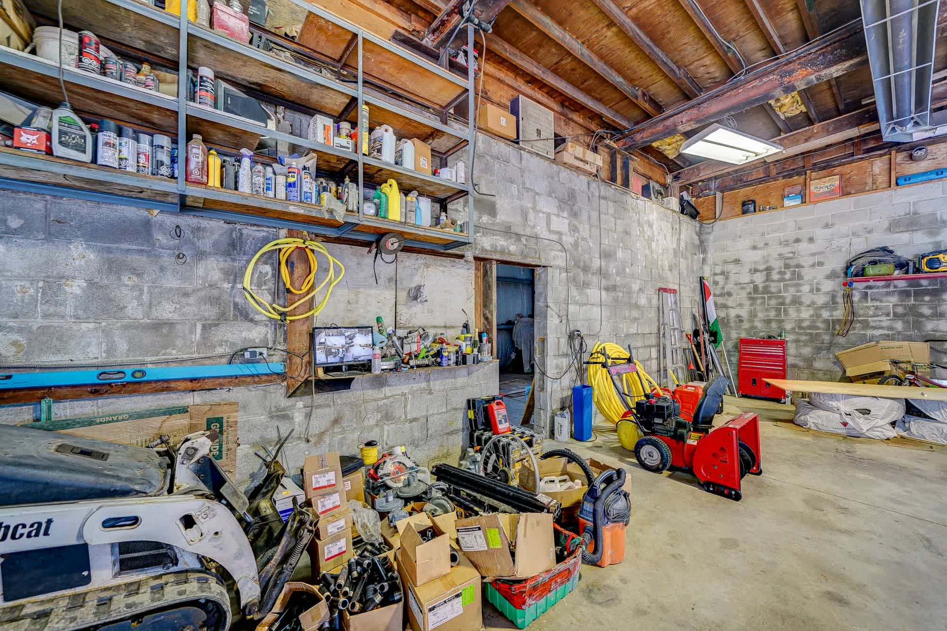 7364 Dickenson Rd E