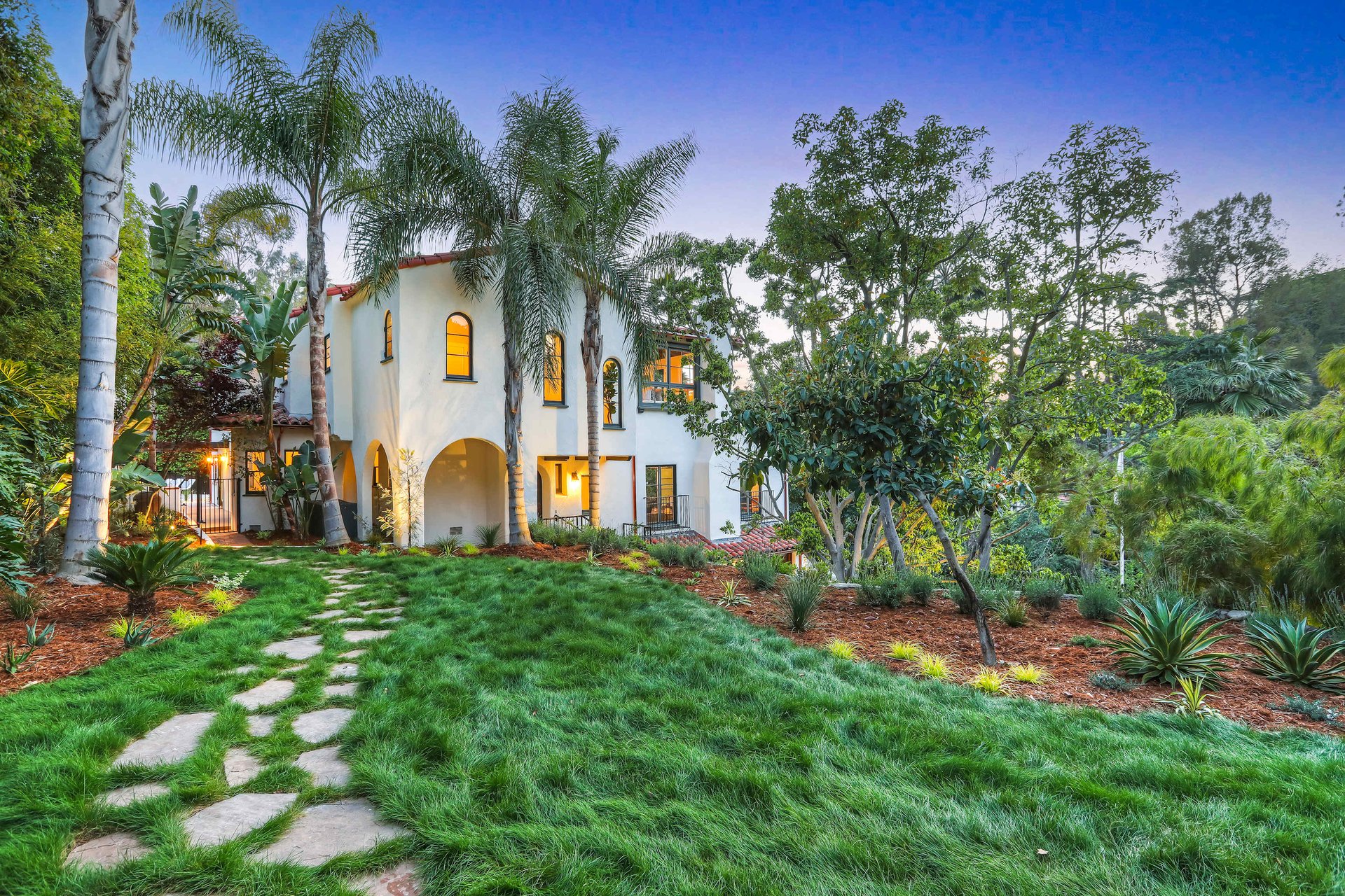 5672 Valley Oak Dr