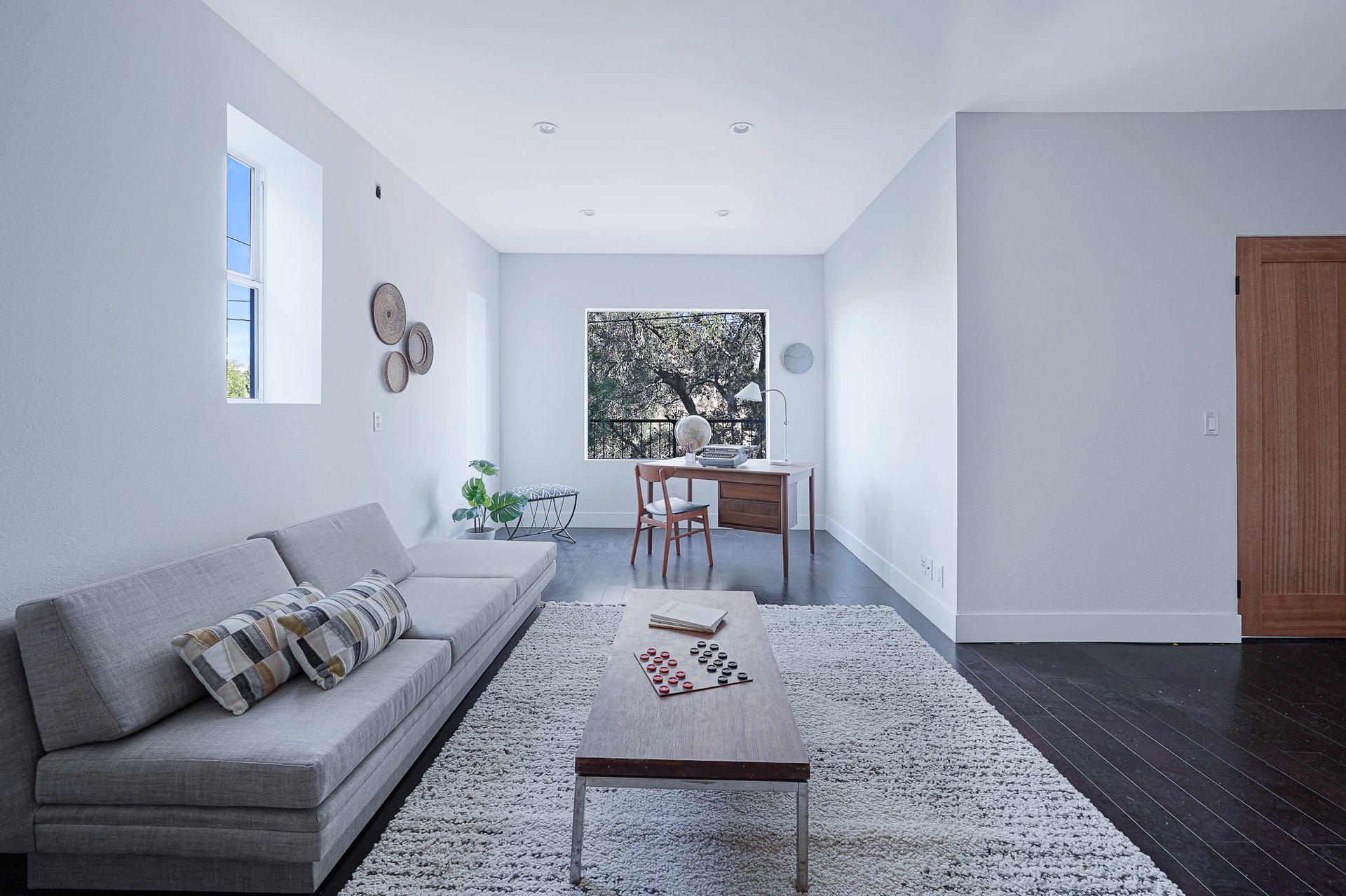 Immaculate & Turnkey Contemporary Home in Hollywood Hills