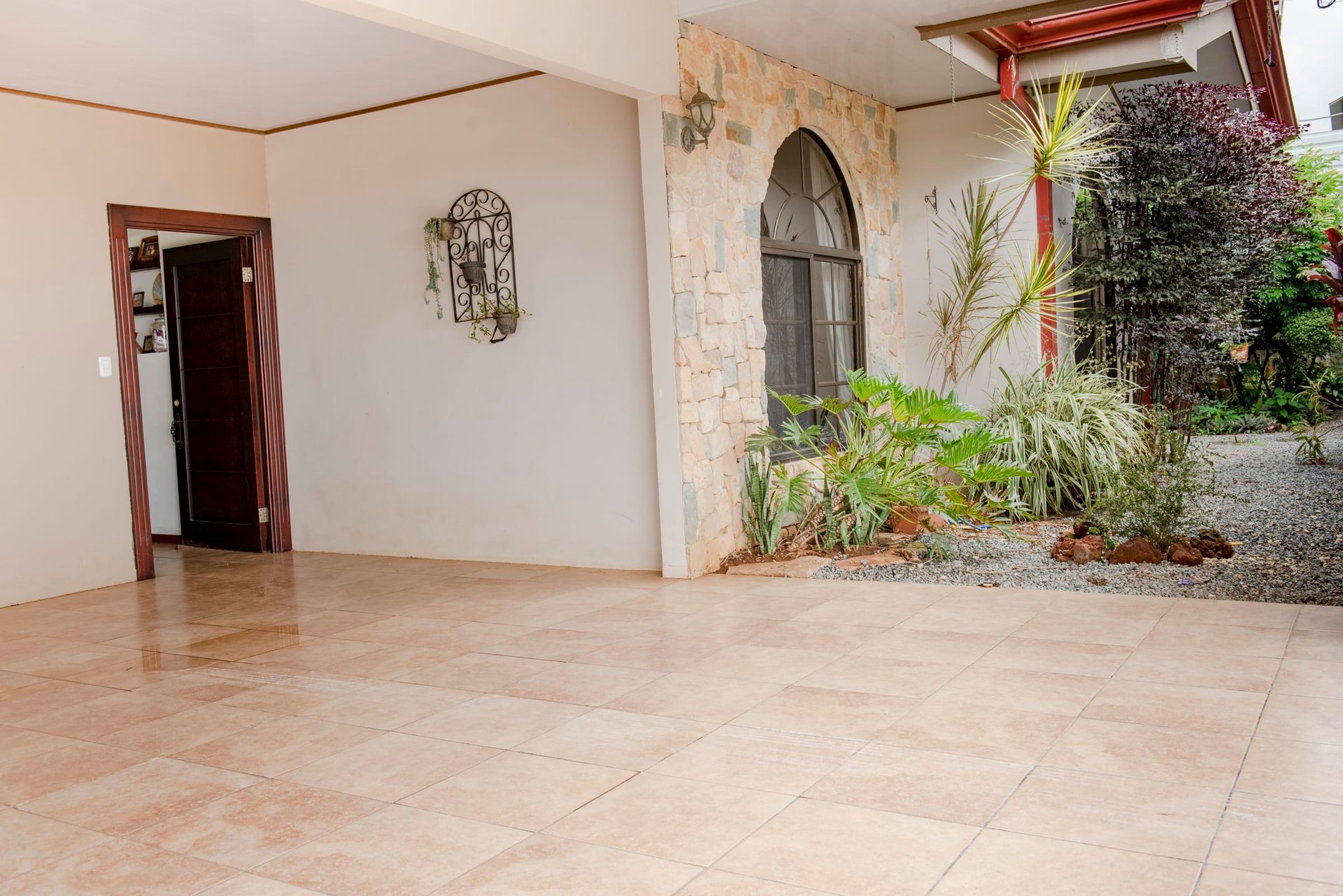 Costa Rican Gem: Spacious 4BR Home with Fruit Trees, Fully Furnished