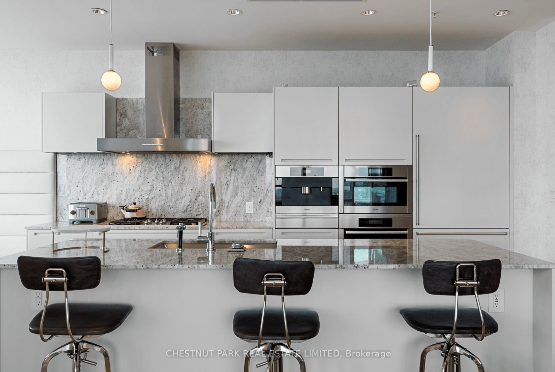 Suite 5203- 180 University Avenue
