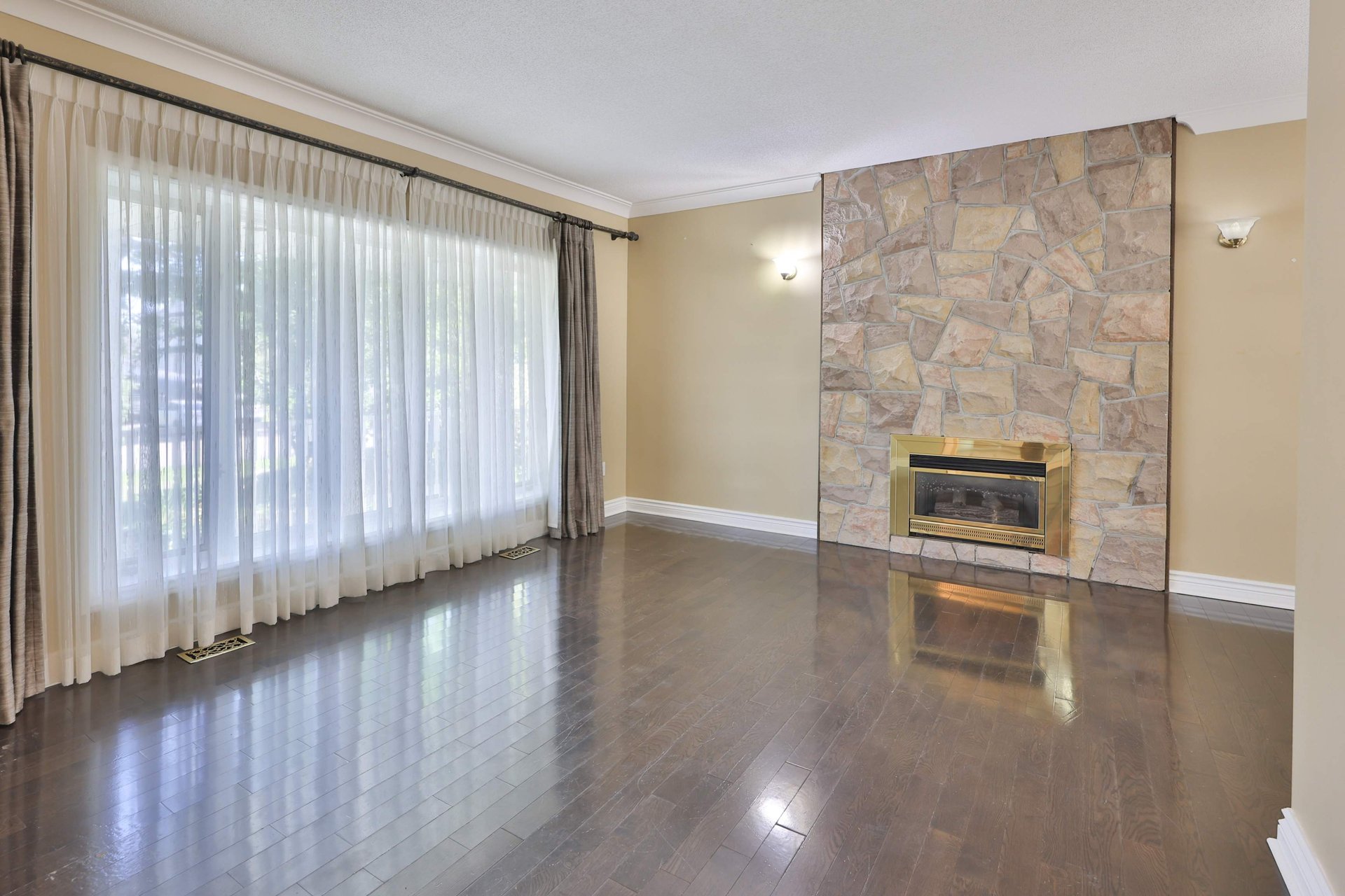 240 Tweedsdale Crescent Oakville