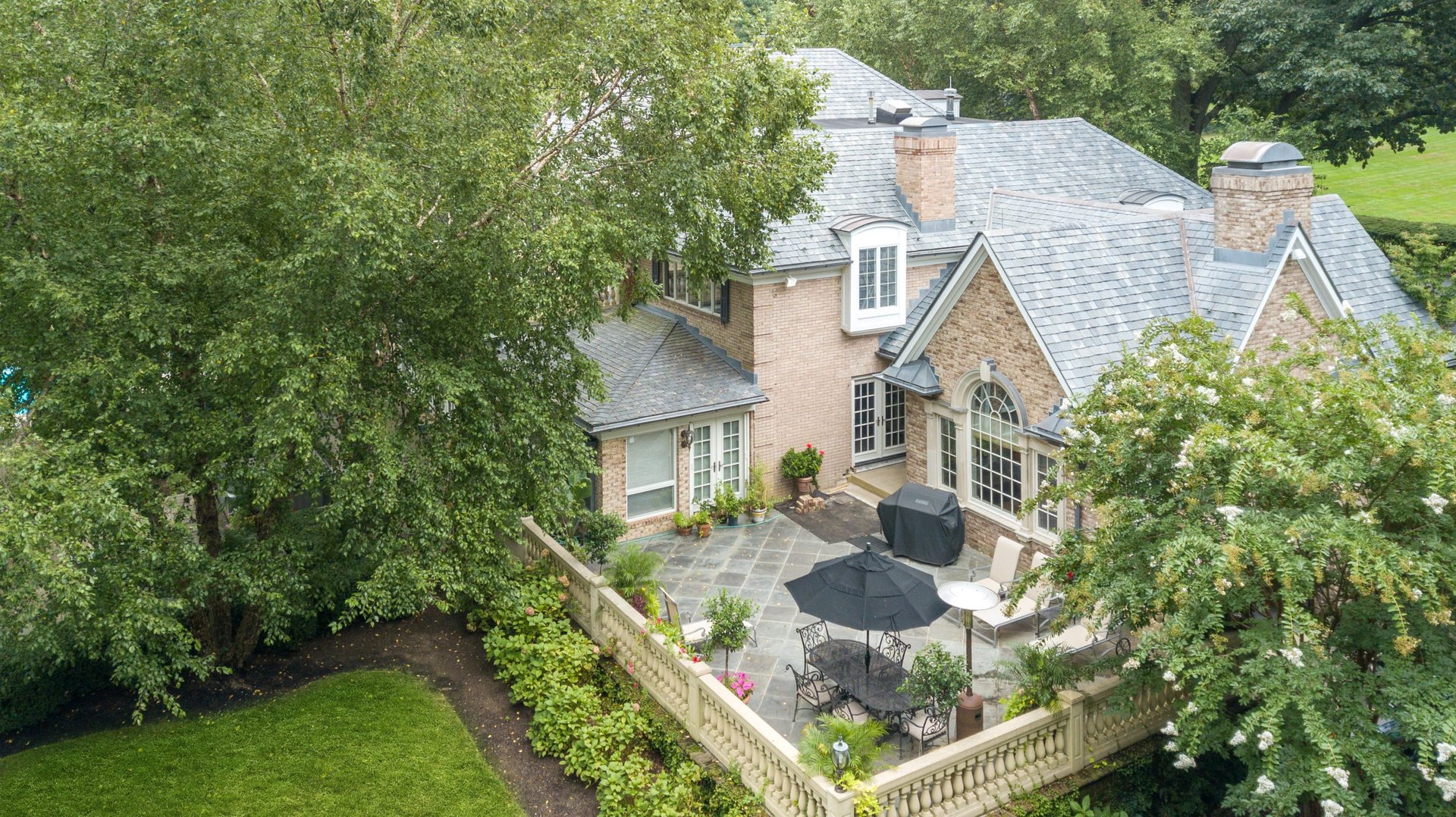 84 W River Rd