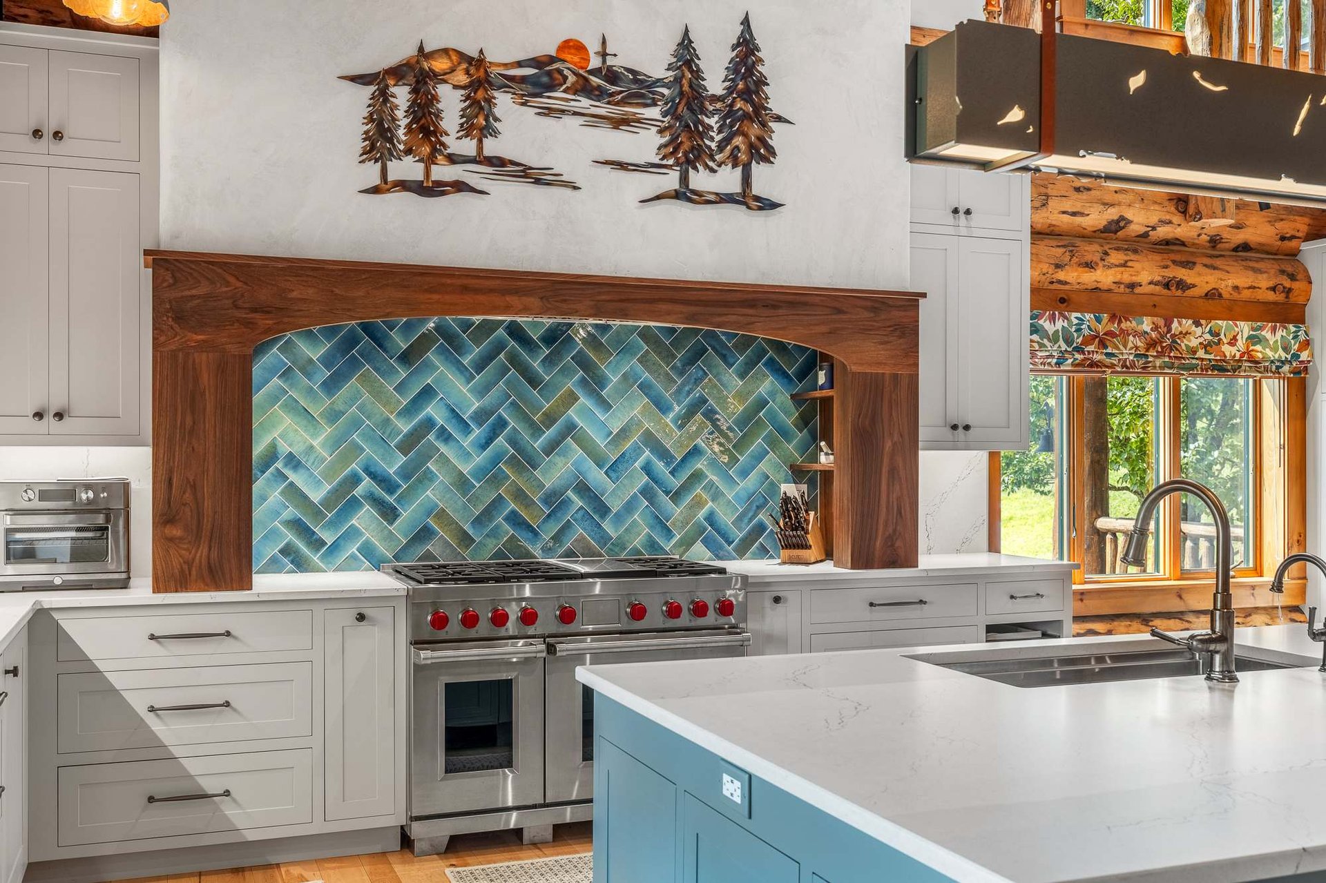 Exclusive Mountain Log Home - Monthly Rental Avail.
