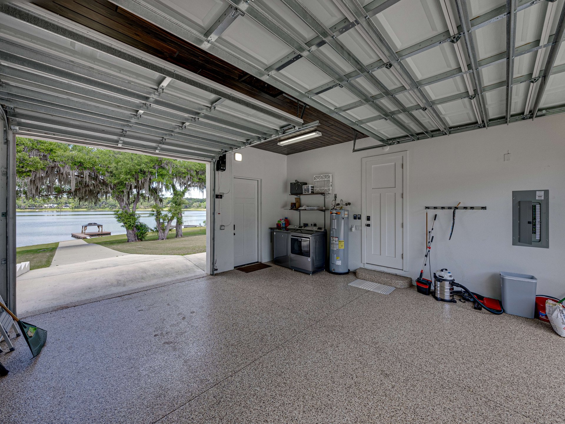15840 LAKE IOLA RD