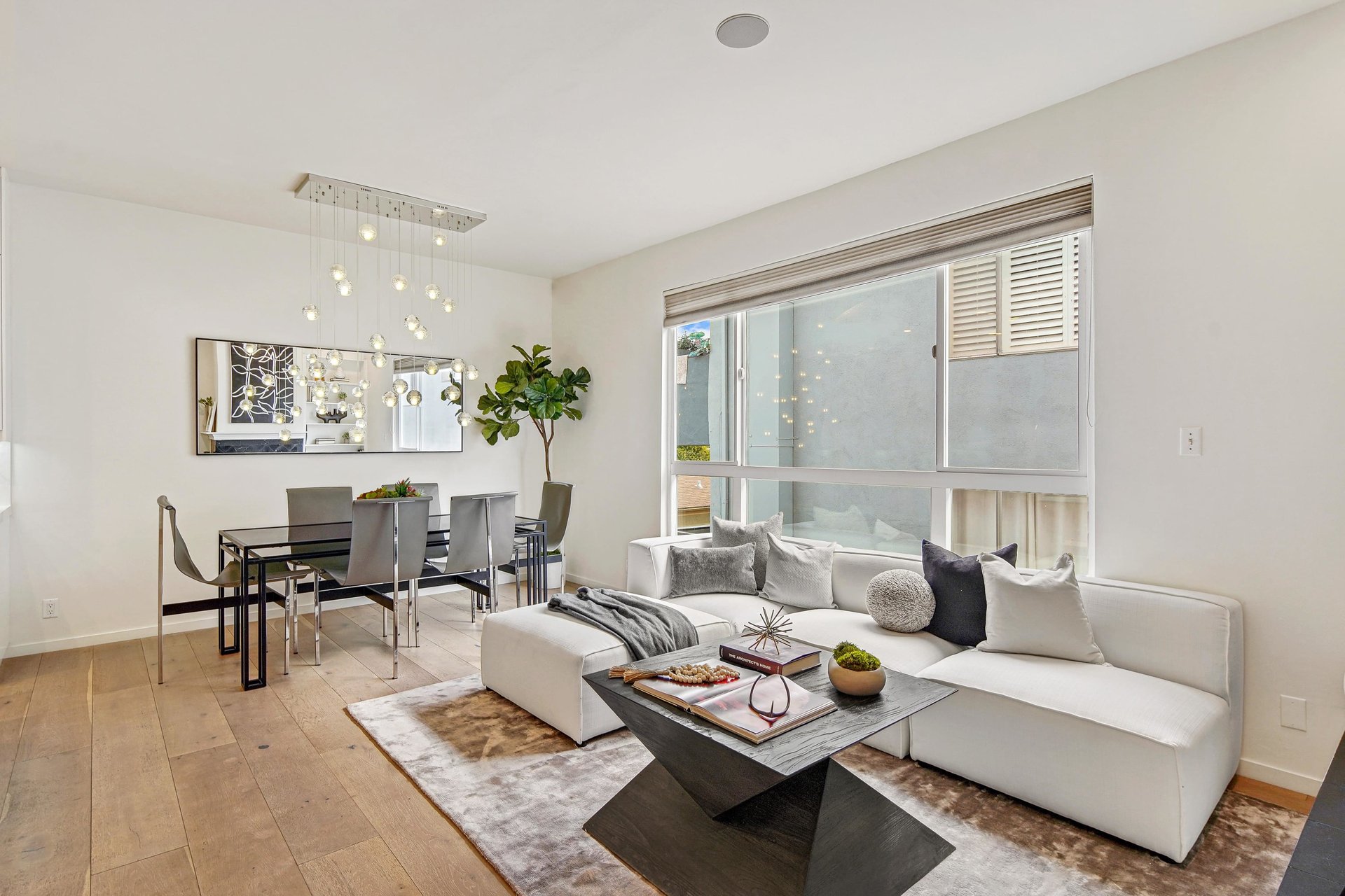 1260 N Kings Rd # 12