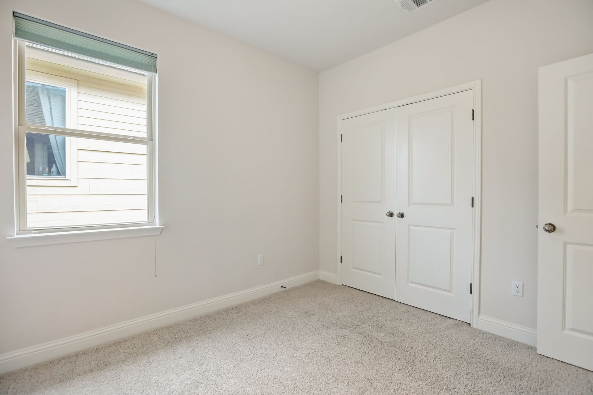 Spacious 4-Bedroom Home in The Preserve at Four Points – A+ School District, Open Floorplan, Luxurious Primary Suite, Covered Patio, and More!