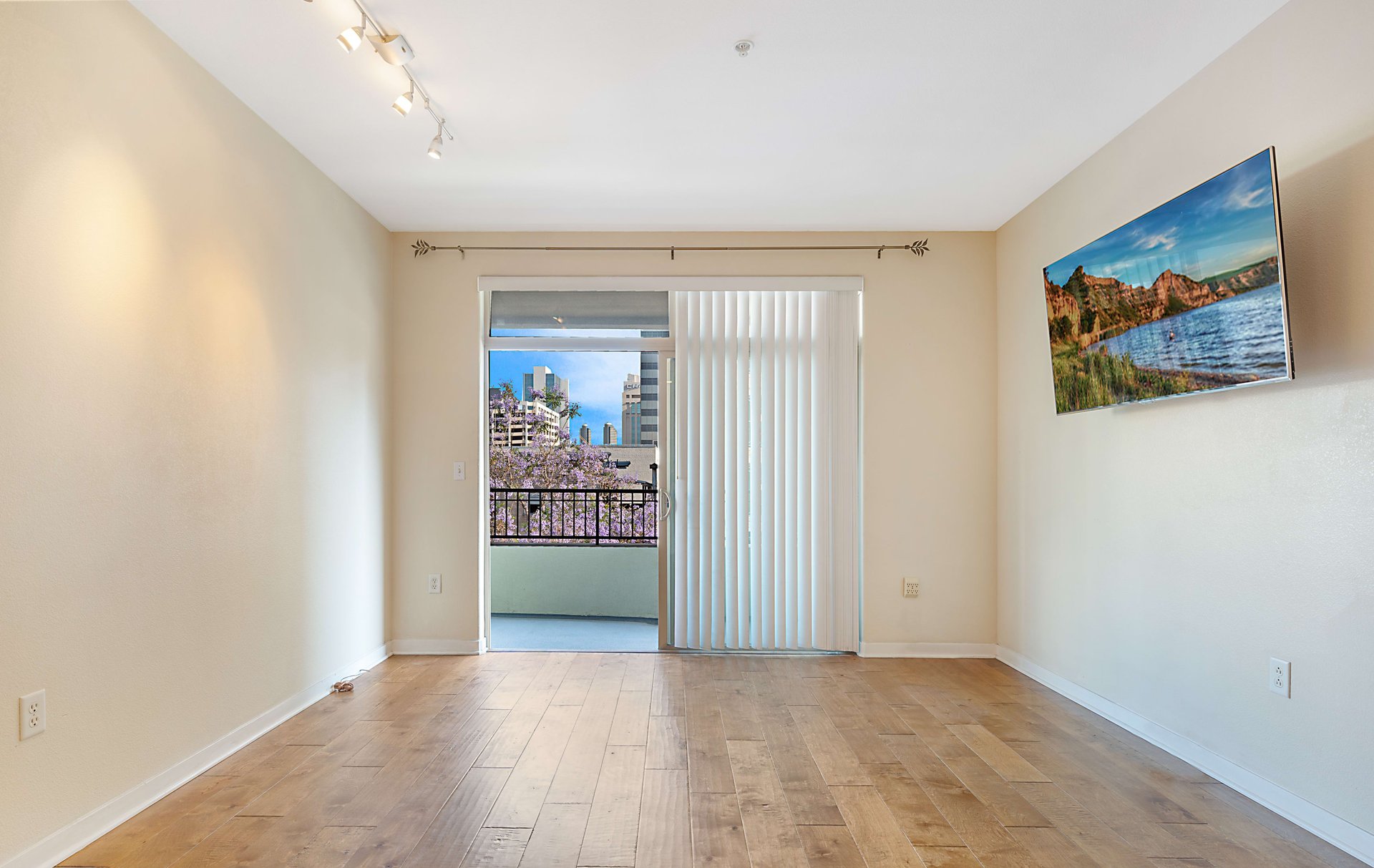 1501 Front St #325