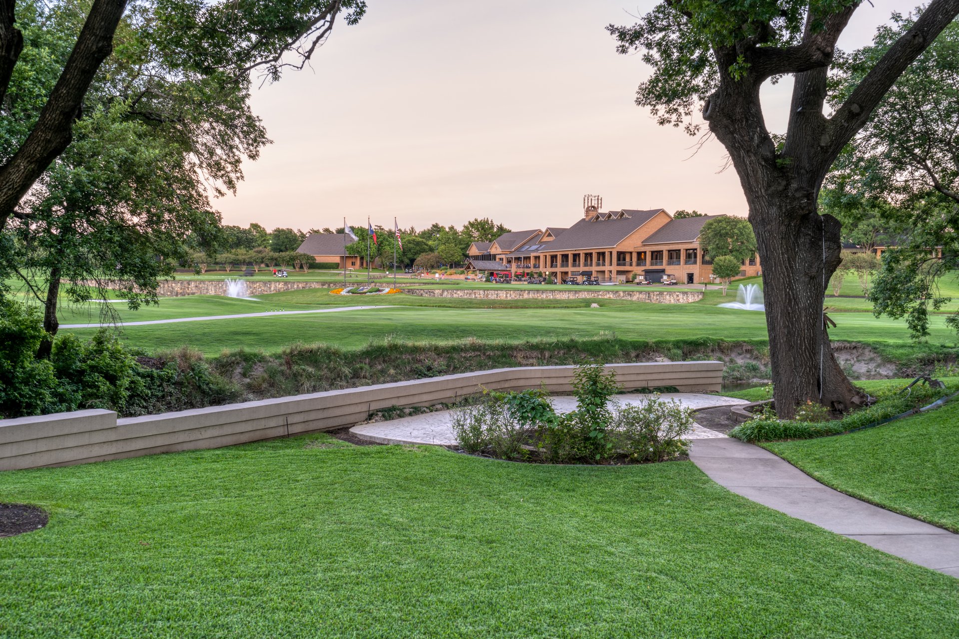 3 Acre Willow Bend Country Golf Course View!