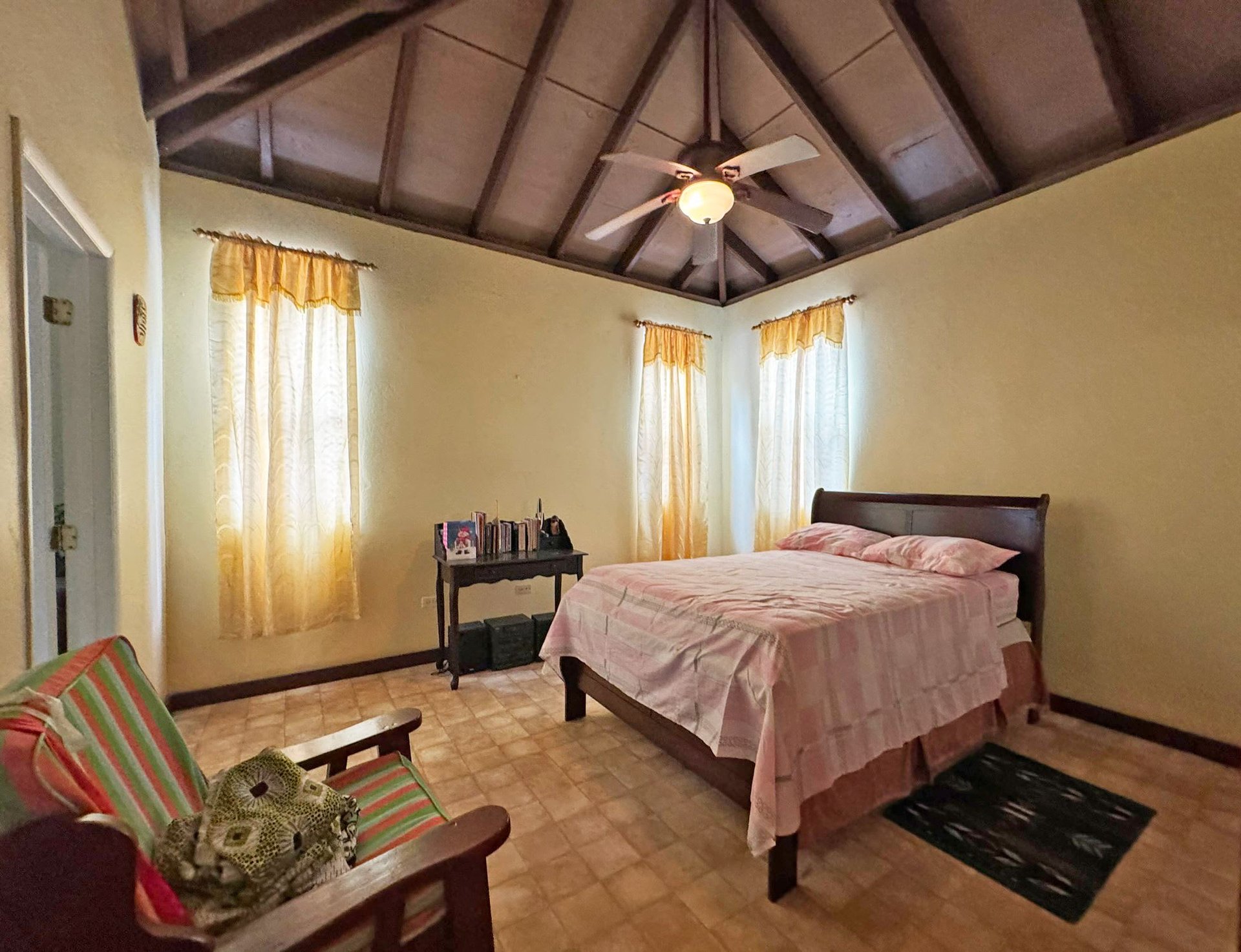 974 Fat Hogs Bay 3 Bedroom Apartment 