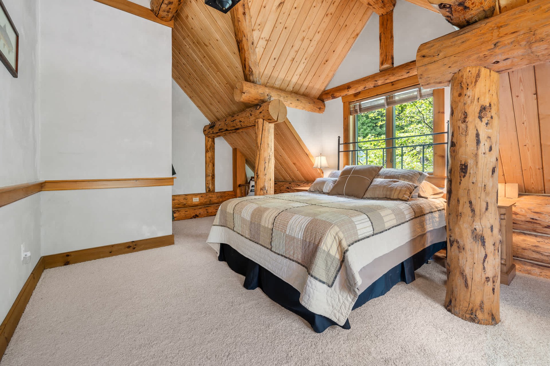 Exclusive Mountain Log Home - Monthly Rental Avail.