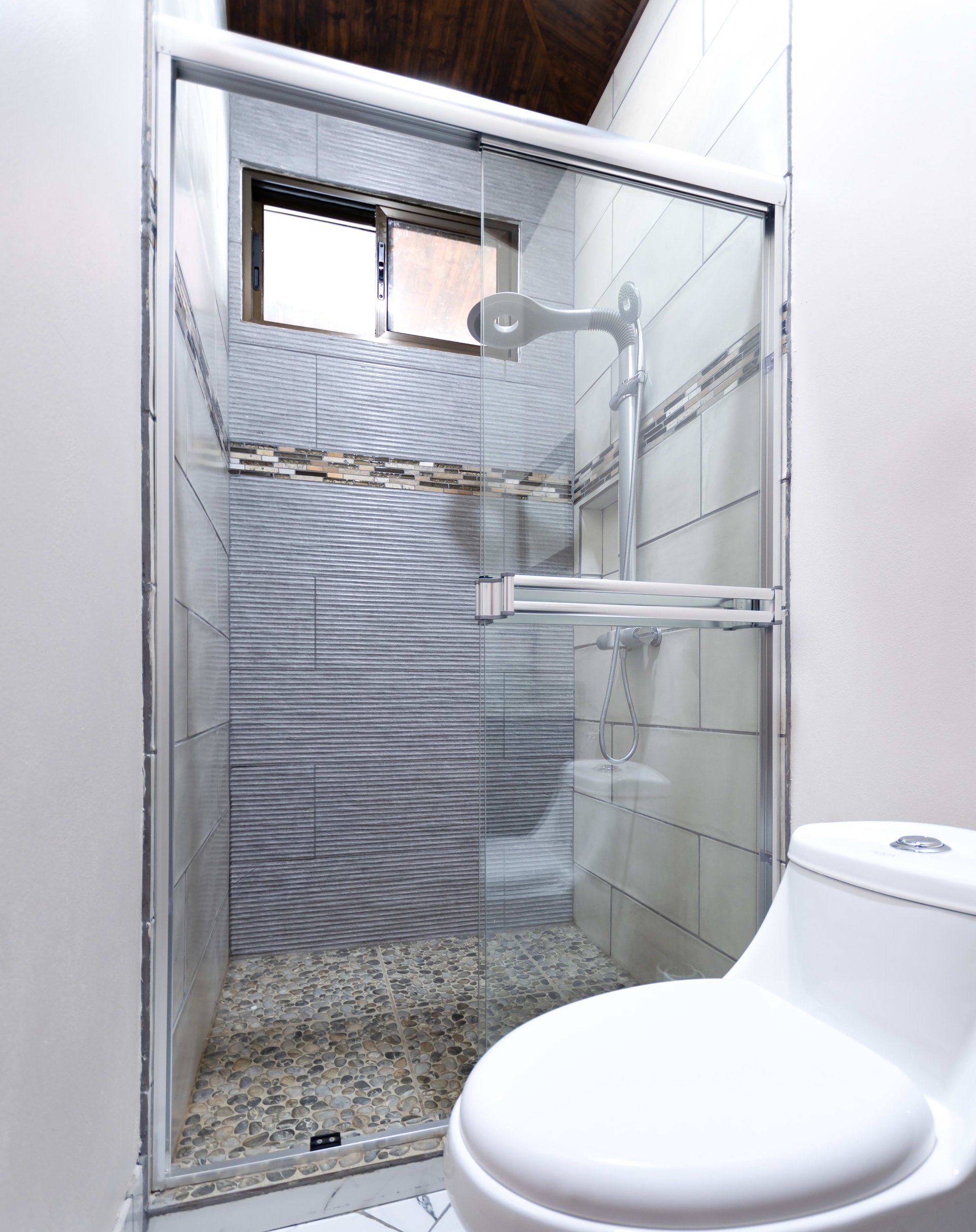 BRAND NEW 3-bedroom home, 5 minutes to Dominical Beach.